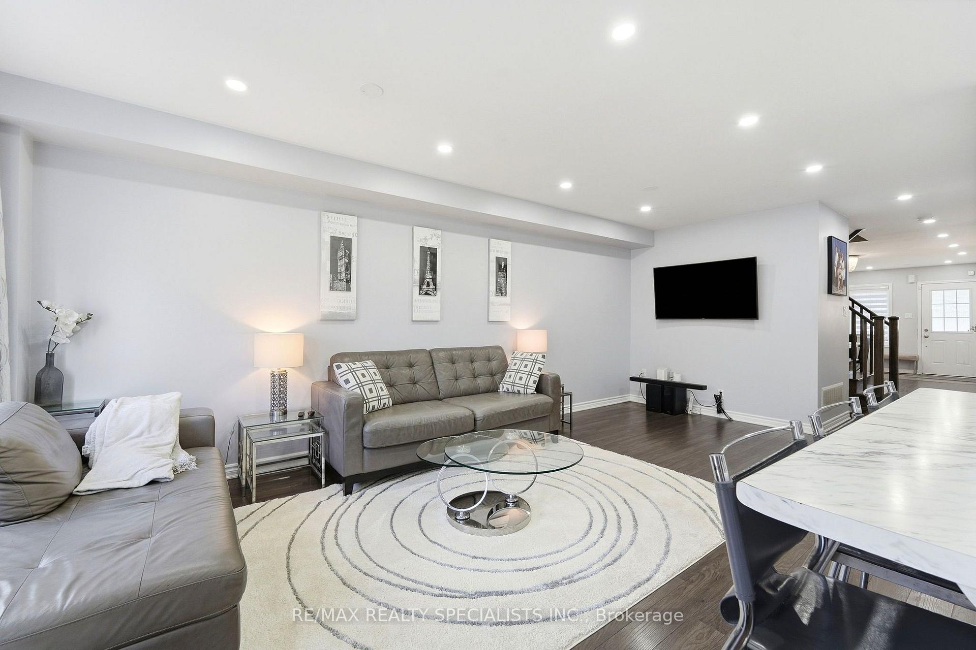 Photo 9 of 7 Leblanc Crescent, Brampton, Northwest Brampton — HOMEH