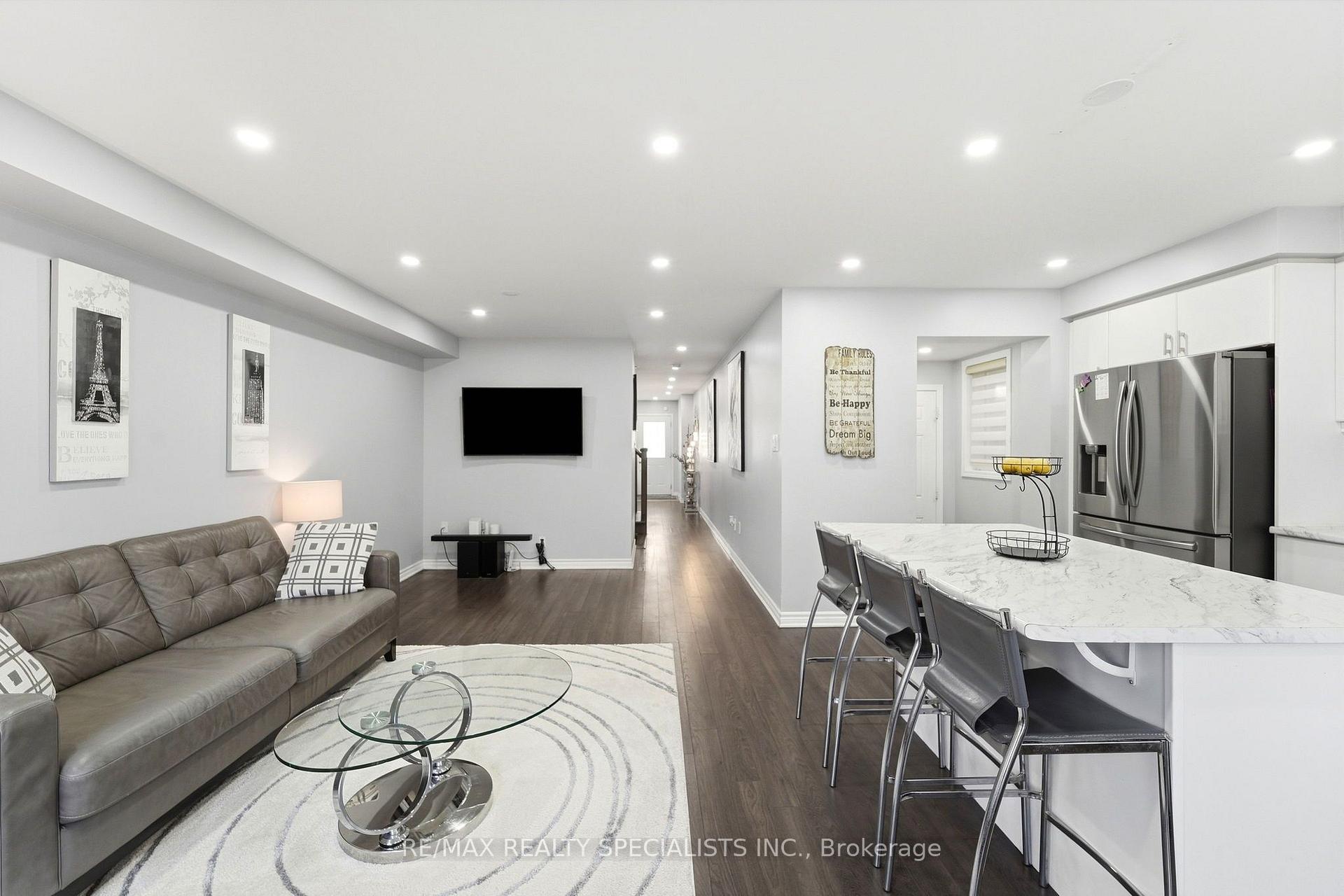 Photo 10 of 7 Leblanc Crescent, Brampton, Northwest Brampton — HOMEH