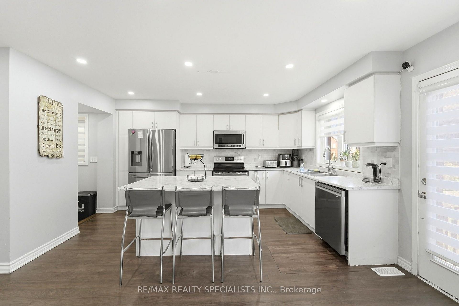 Photo 12 of 7 Leblanc Crescent, Brampton, Northwest Brampton — HOMEH