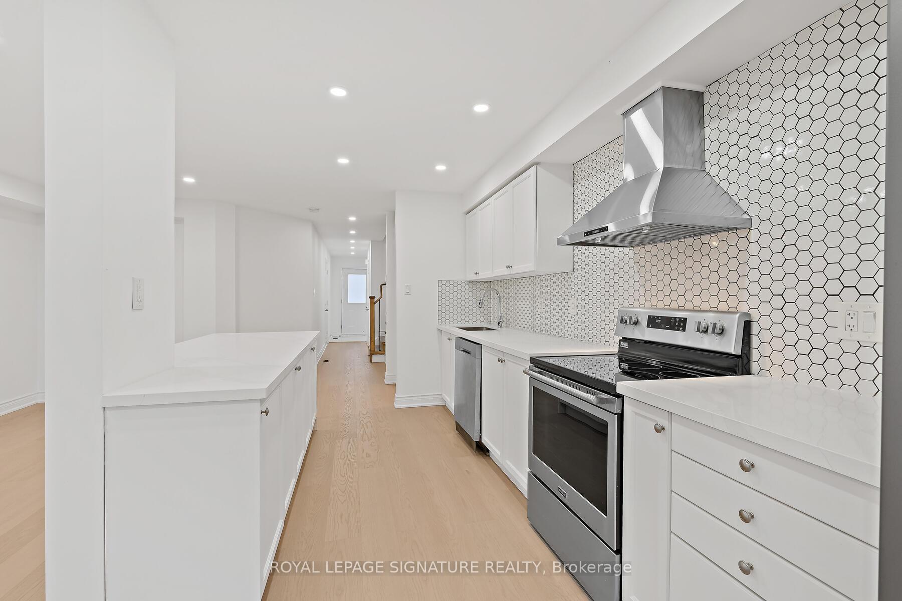 Photo 10 of 1130 Westview Terrace, Oakville, West Oak Trails — HOMEH