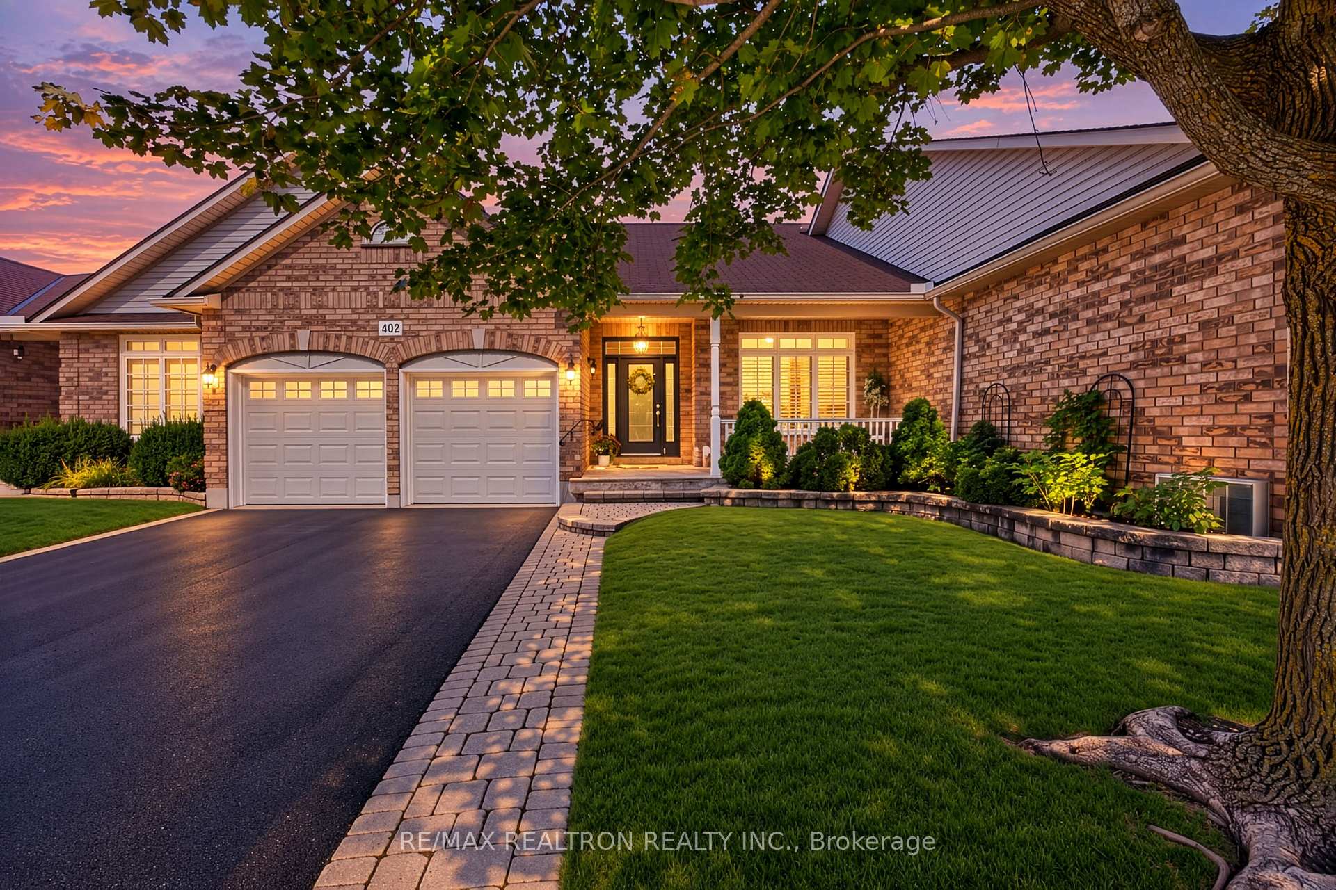 Photo 2 of 402 Morley Cook Crescent, Newmarket, Stonehaven-Wyndham — HOMEH