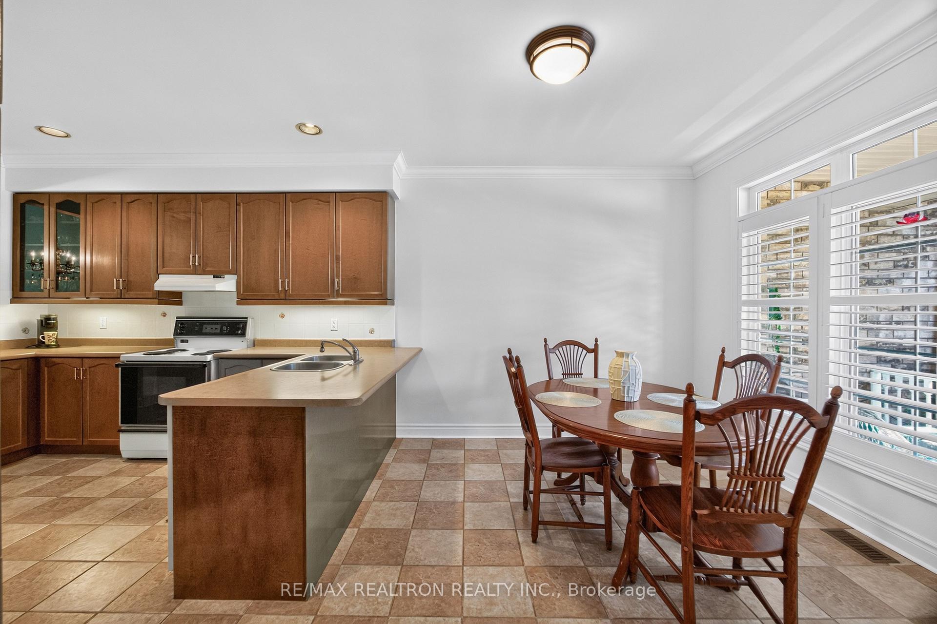 Photo 17 of 402 Morley Cook Crescent, Newmarket, Stonehaven-Wyndham — HOMEH