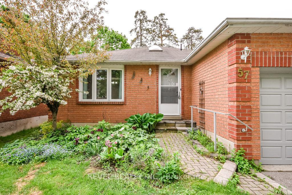 Photo 3 of 57 Irwin Drive, Barrie, Northwest — HOMEH