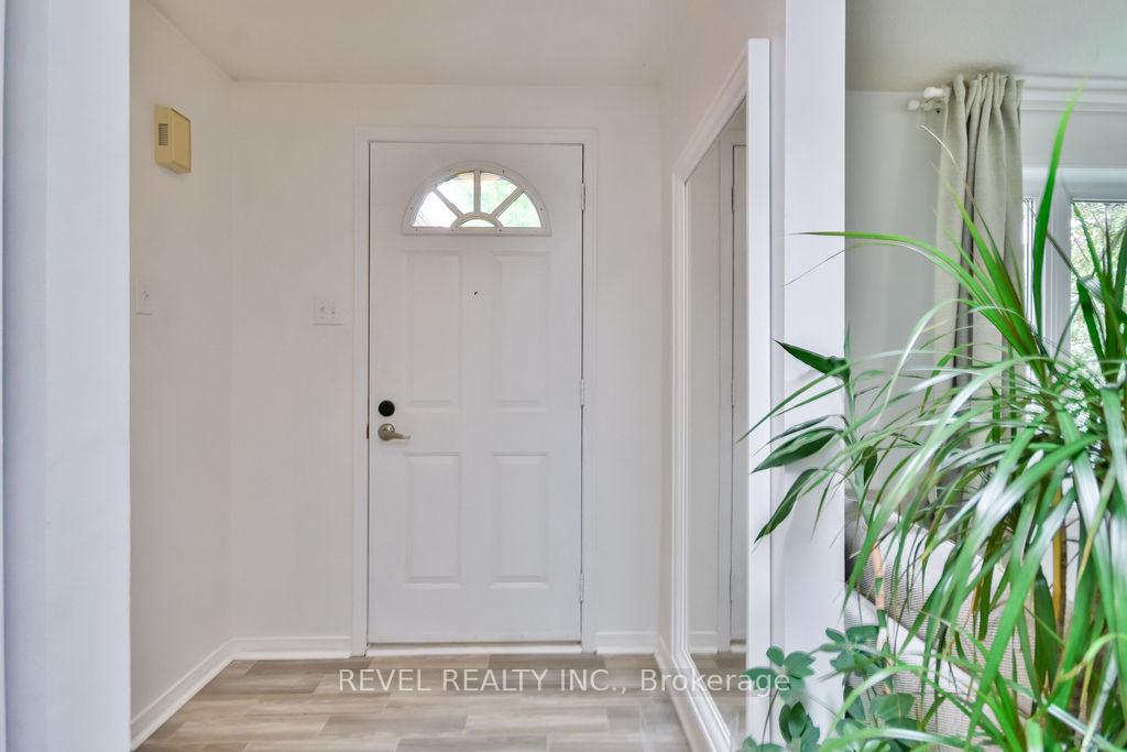 Photo 4 of 57 Irwin Drive, Barrie, Northwest — HOMEH