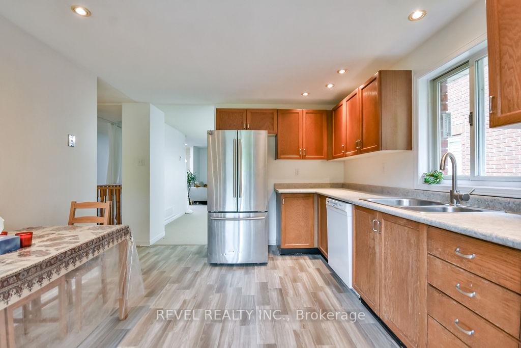 Photo 9 of 57 Irwin Drive, Barrie, Northwest — HOMEH