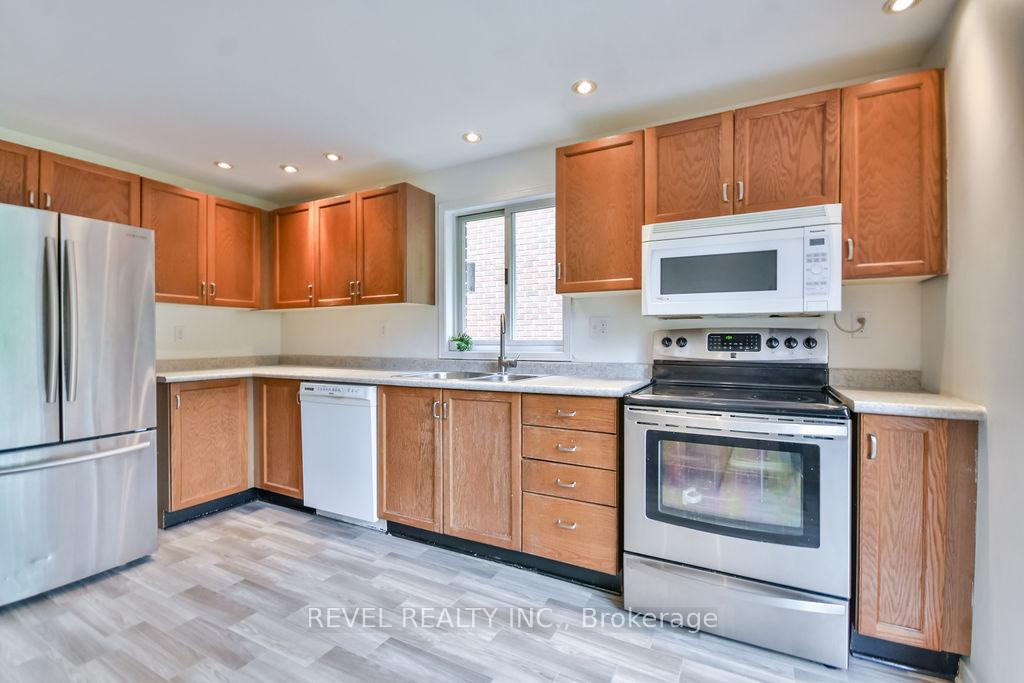 Photo 10 of 57 Irwin Drive, Barrie, Northwest — HOMEH