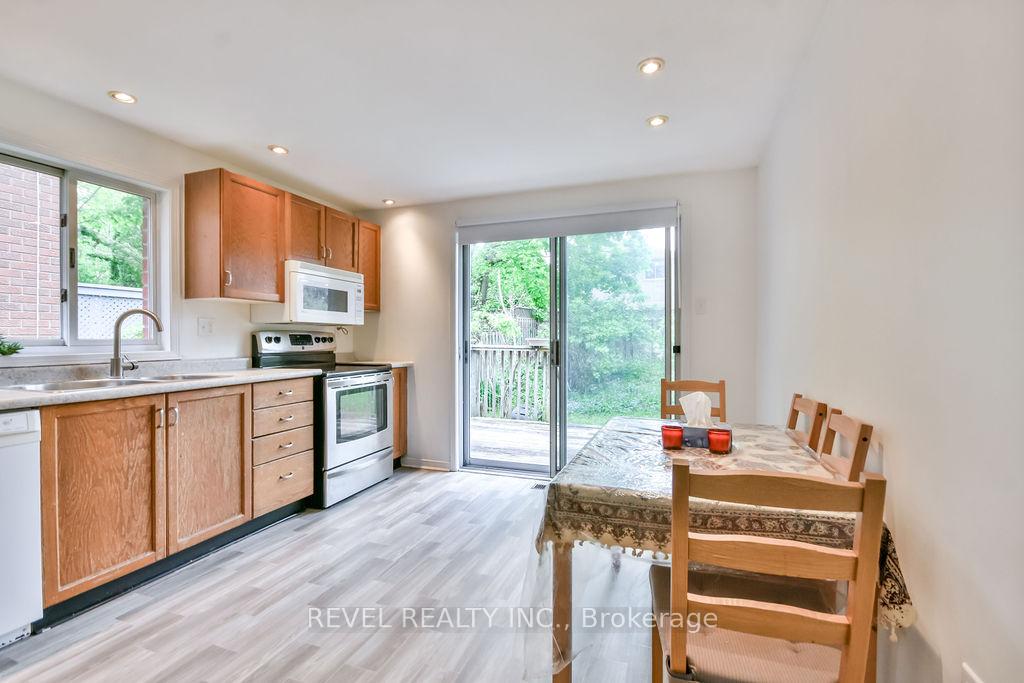 Photo 11 of 57 Irwin Drive, Barrie, Northwest — HOMEH