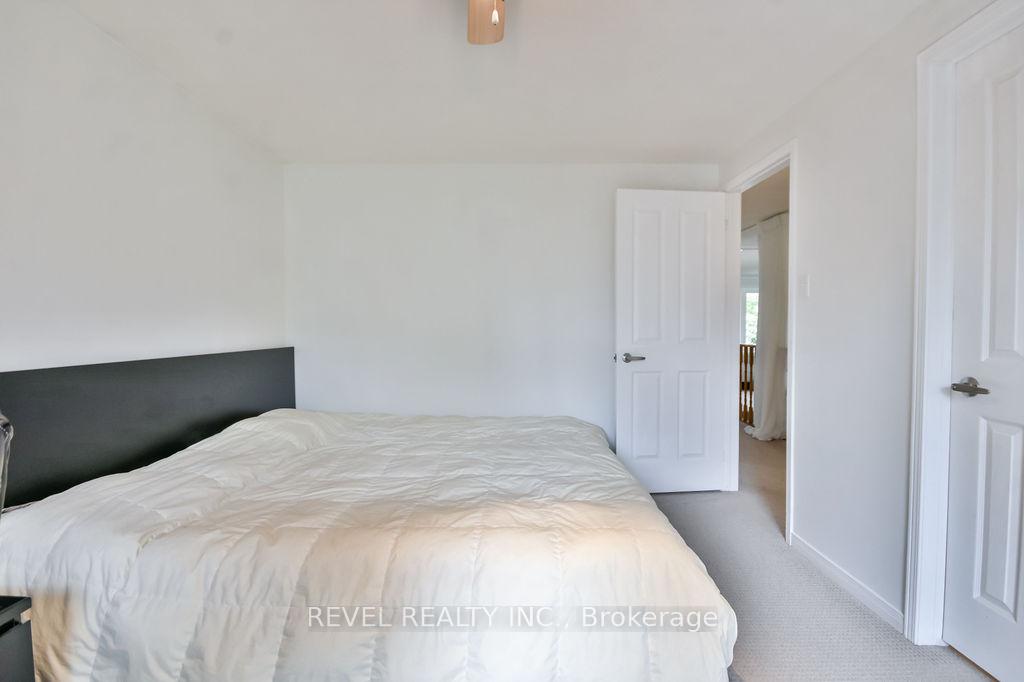 Photo 13 of 57 Irwin Drive, Barrie, Northwest — HOMEH