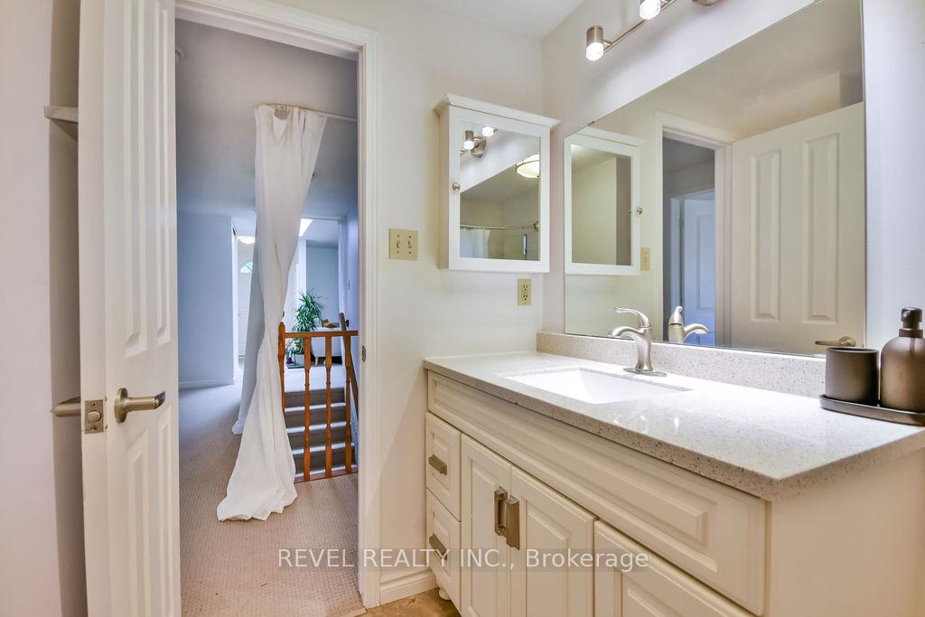 Photo 17 of 57 Irwin Drive, Barrie, Northwest — HOMEH