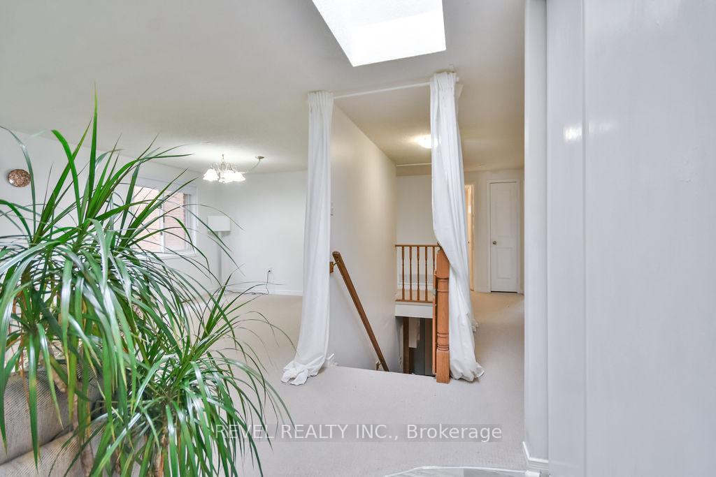 Photo 19 of 57 Irwin Drive, Barrie, Northwest — HOMEH