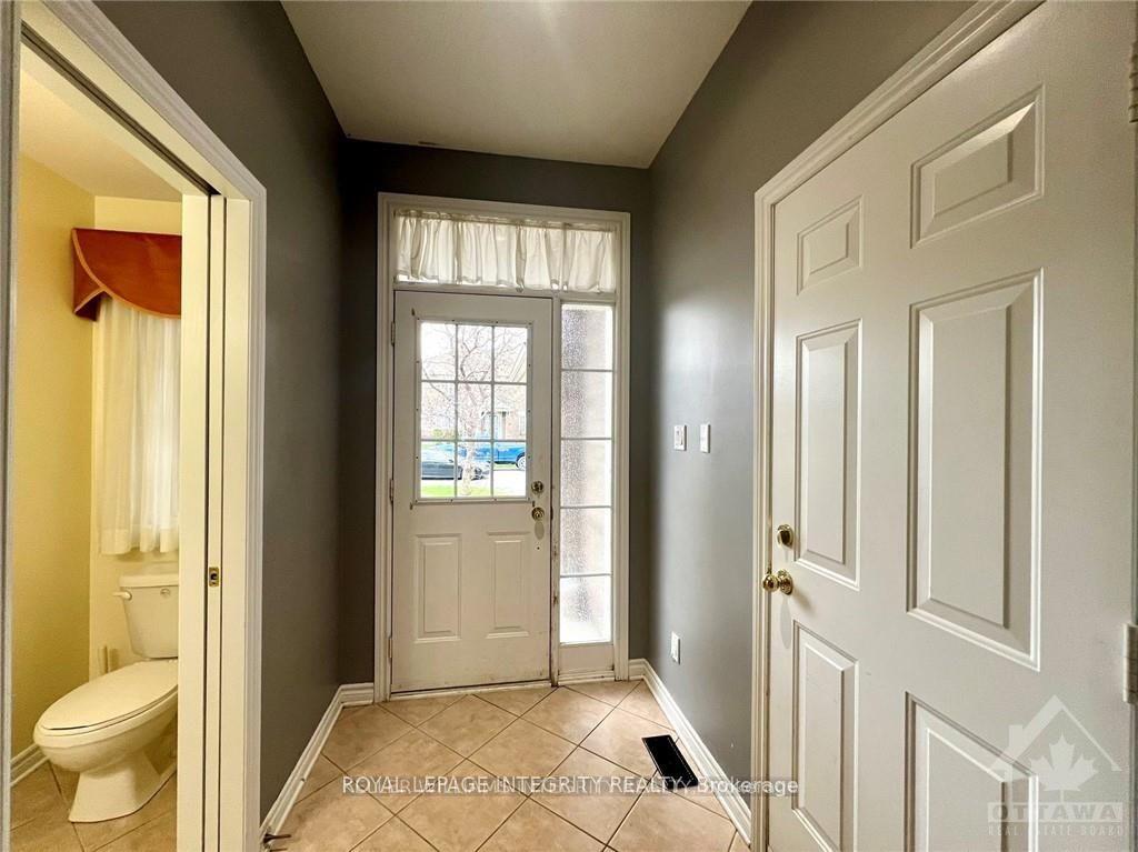 Photo 3 of 249 Saddlesmith Circle, Ottawa, Kanata - Emerald Meadows/Trailwest — HOMEH