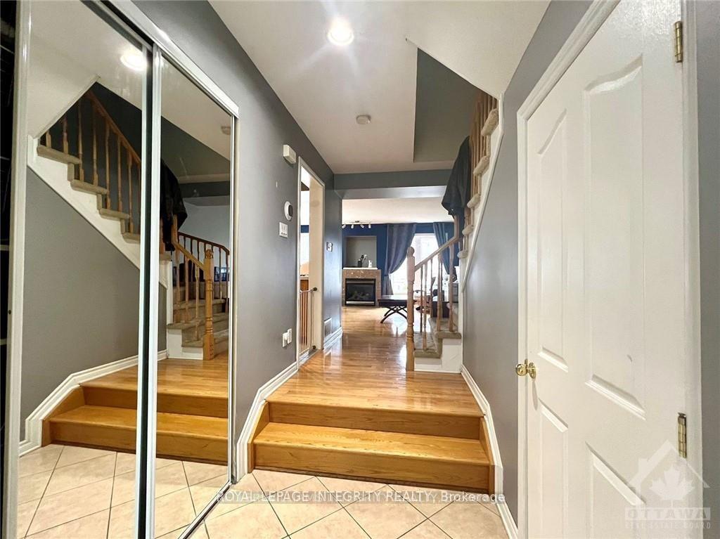 Photo 4 of 249 Saddlesmith Circle, Ottawa, Kanata - Emerald Meadows/Trailwest — HOMEH