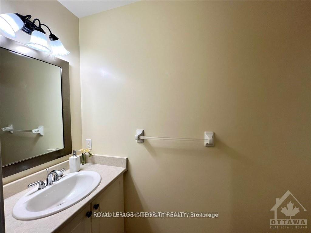Photo 5 of 249 Saddlesmith Circle, Ottawa, Kanata - Emerald Meadows/Trailwest — HOMEH