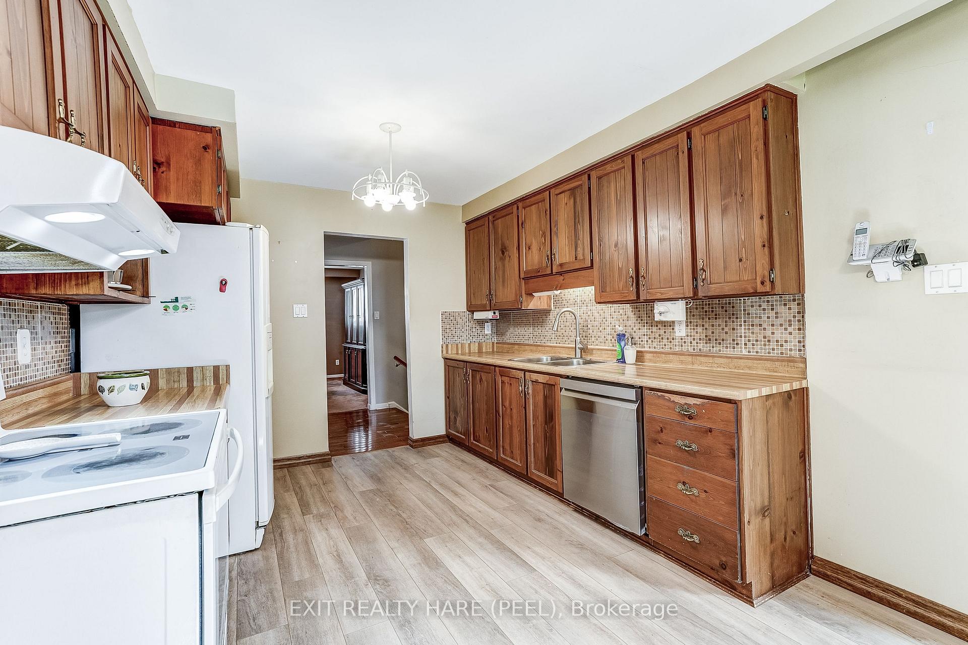 Photo 16 of 76 Birchview Crescent, Caledon, Bolton North — HOMEH