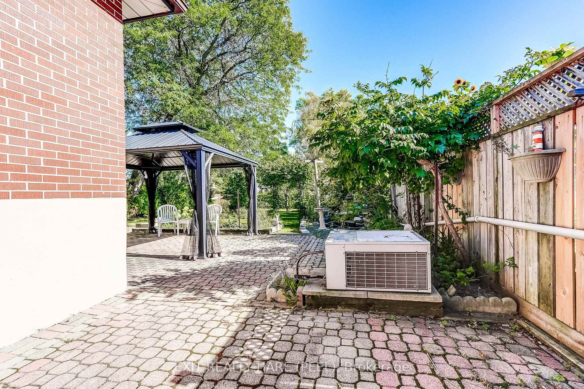 Photo 43 of 76 Birchview Crescent, Caledon, Bolton North — HOMEH
