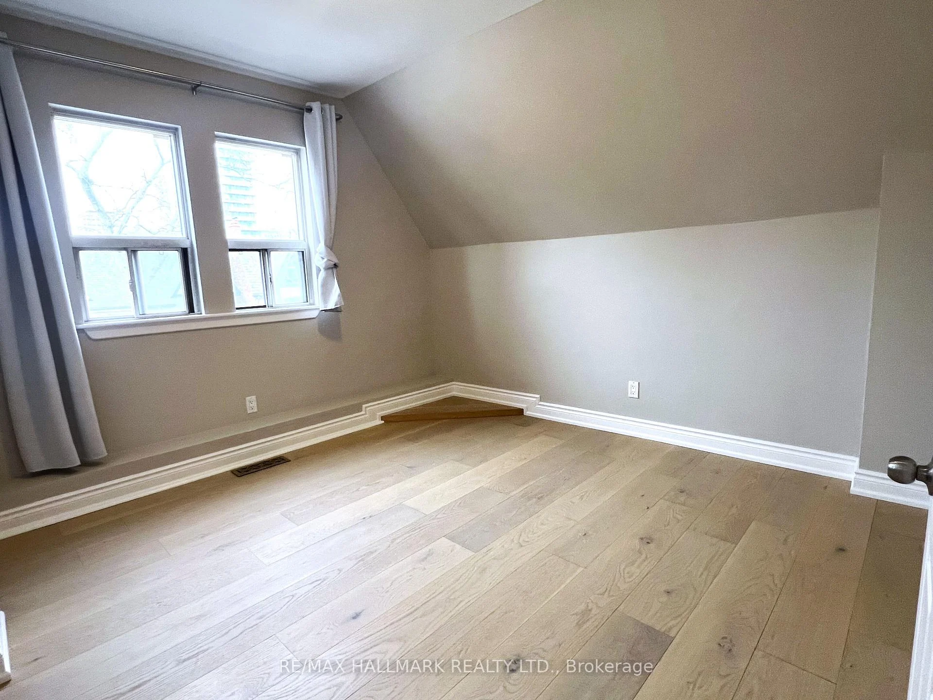 Photo 2 of Unit #3, 61 Cecil Street, Toronto, Kensington-Chinatown — HOMEH