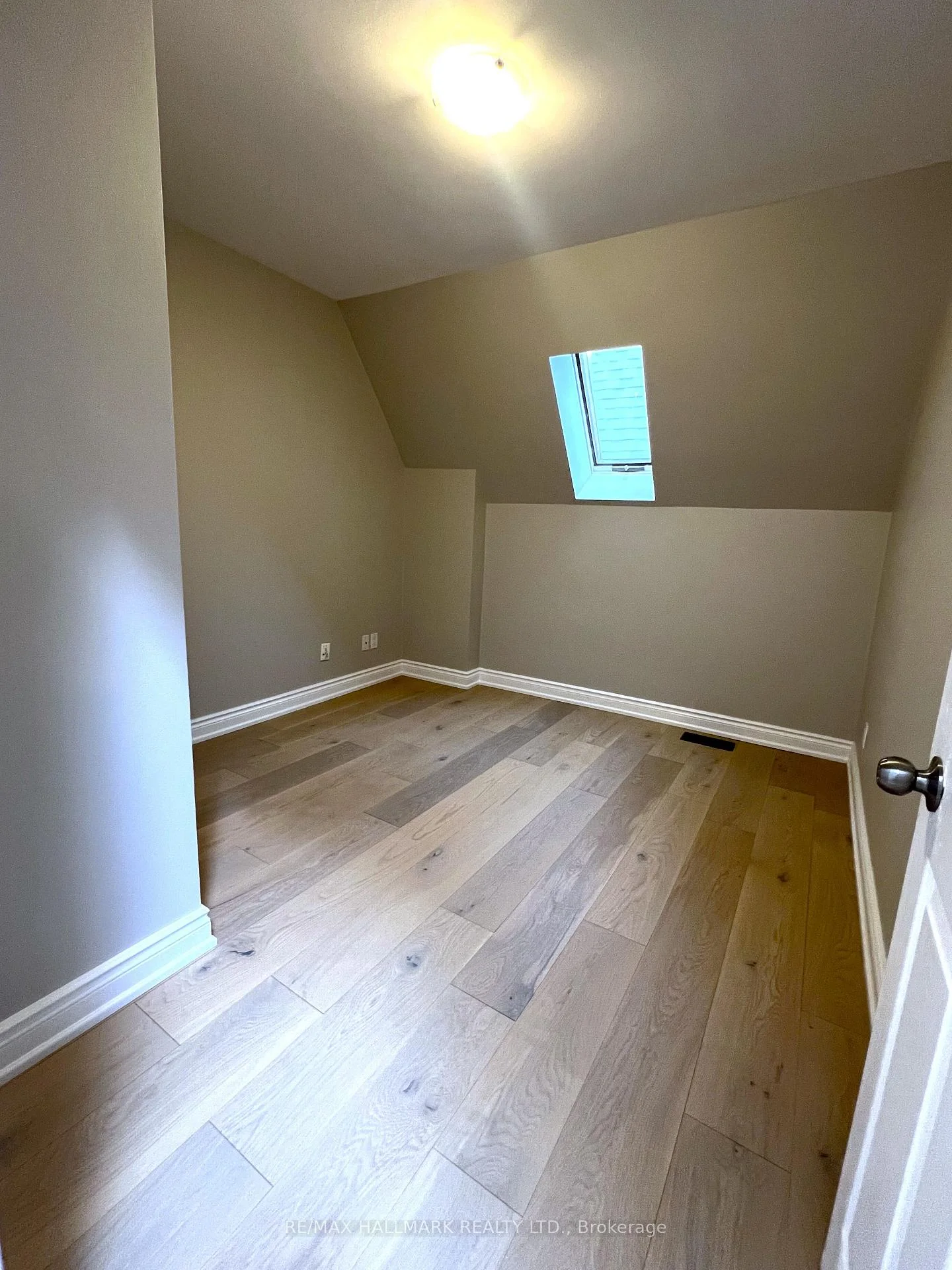 Photo 8 of Unit #3, 61 Cecil Street, Toronto, Kensington-Chinatown — HOMEH