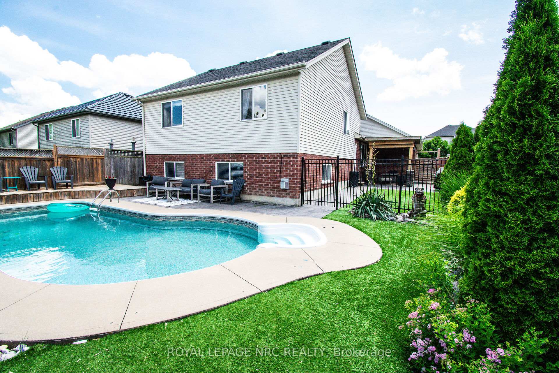 Photo 3 of 15 Arlene Street, St. Catharines, Rykert/Vansickle — HOMEH