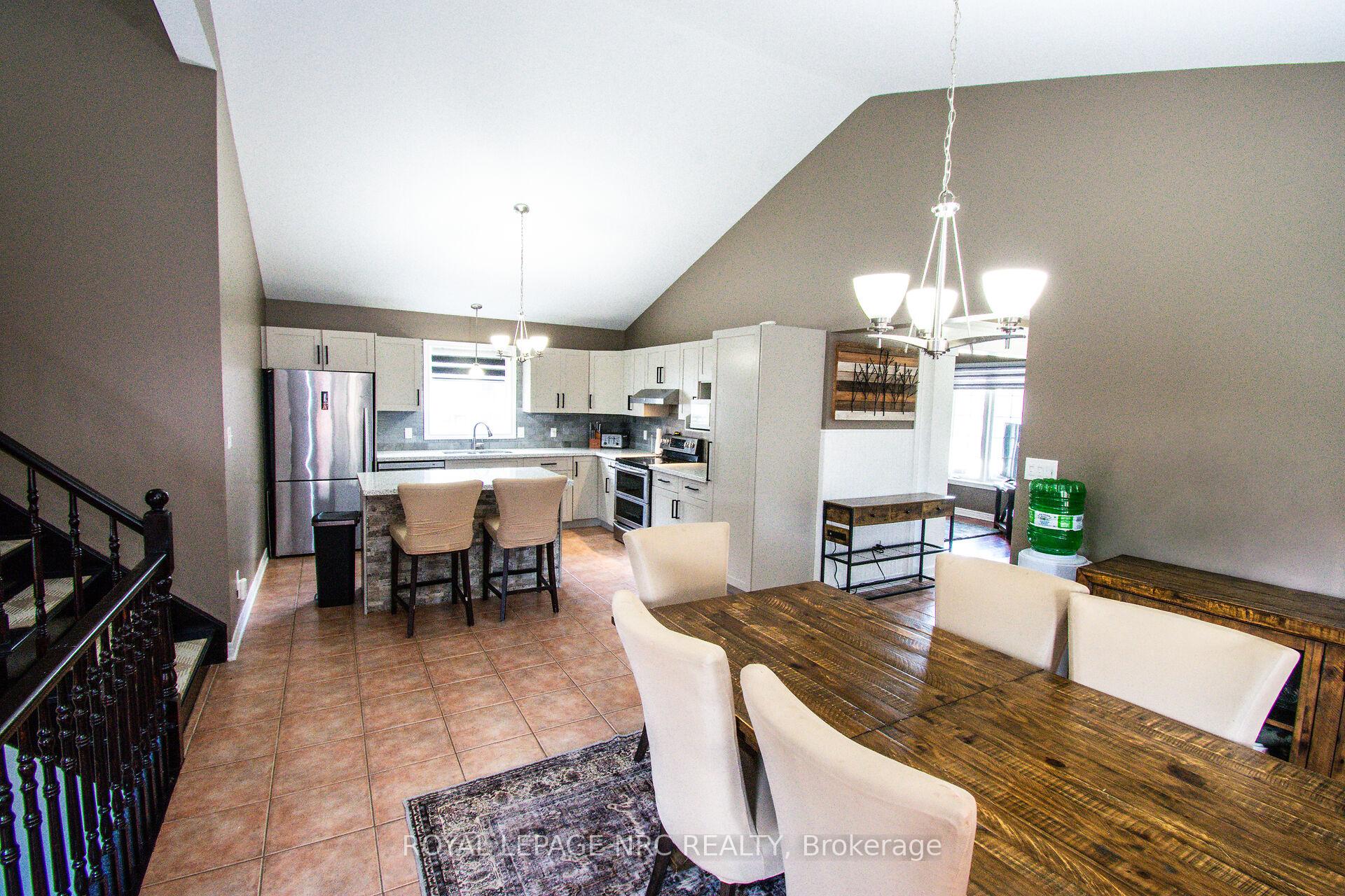 Photo 8 of 15 Arlene Street, St. Catharines, Rykert/Vansickle — HOMEH