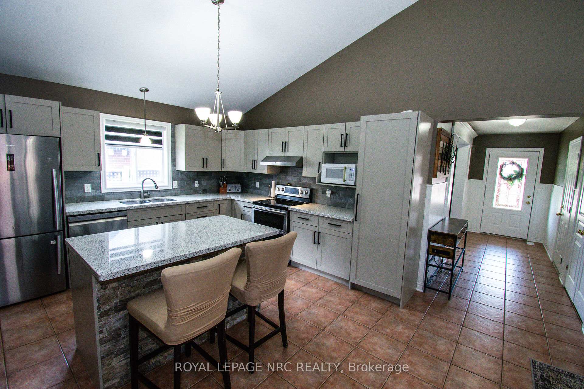 Photo 9 of 15 Arlene Street, St. Catharines, Rykert/Vansickle — HOMEH
