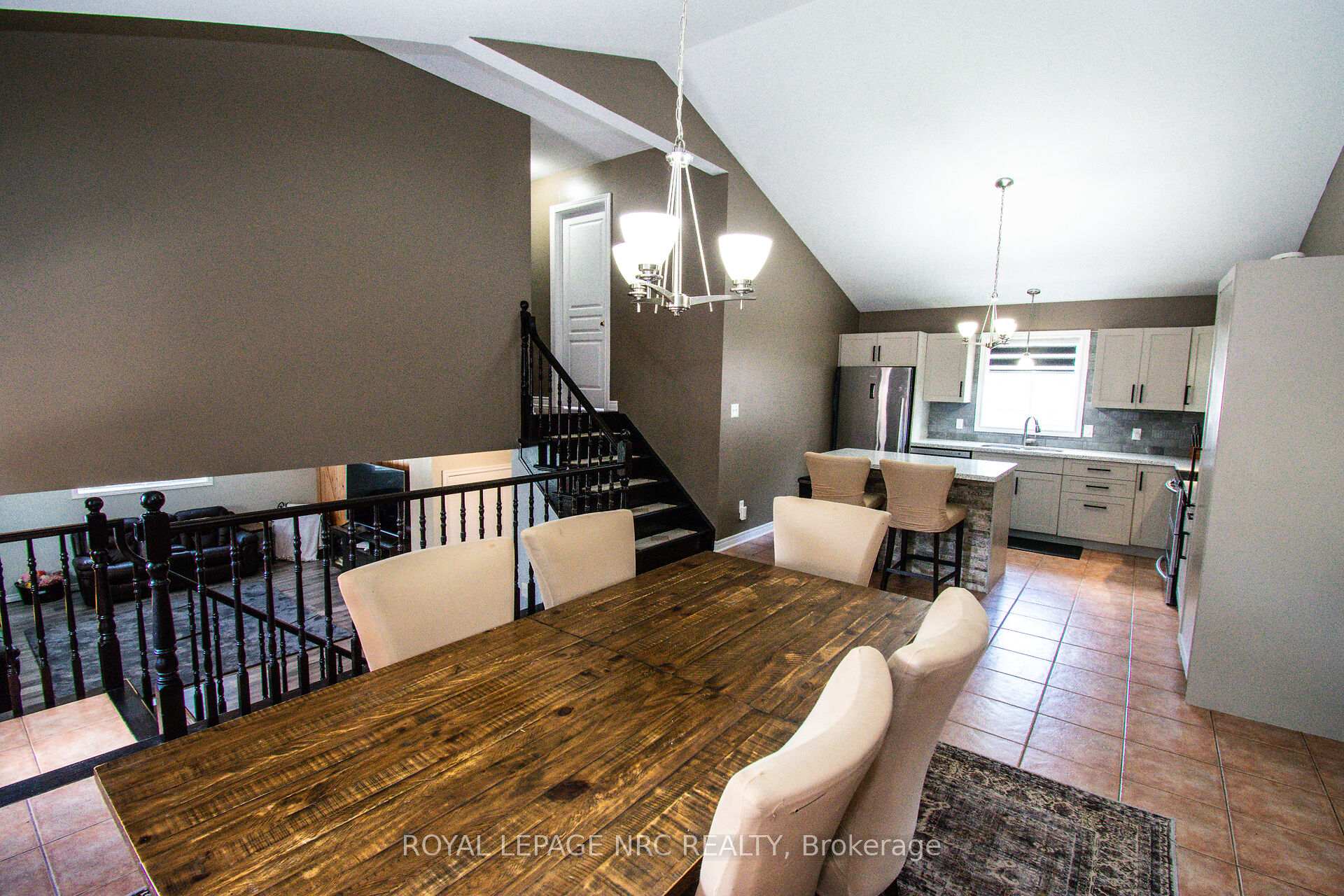Photo 12 of 15 Arlene Street, St. Catharines, Rykert/Vansickle — HOMEH