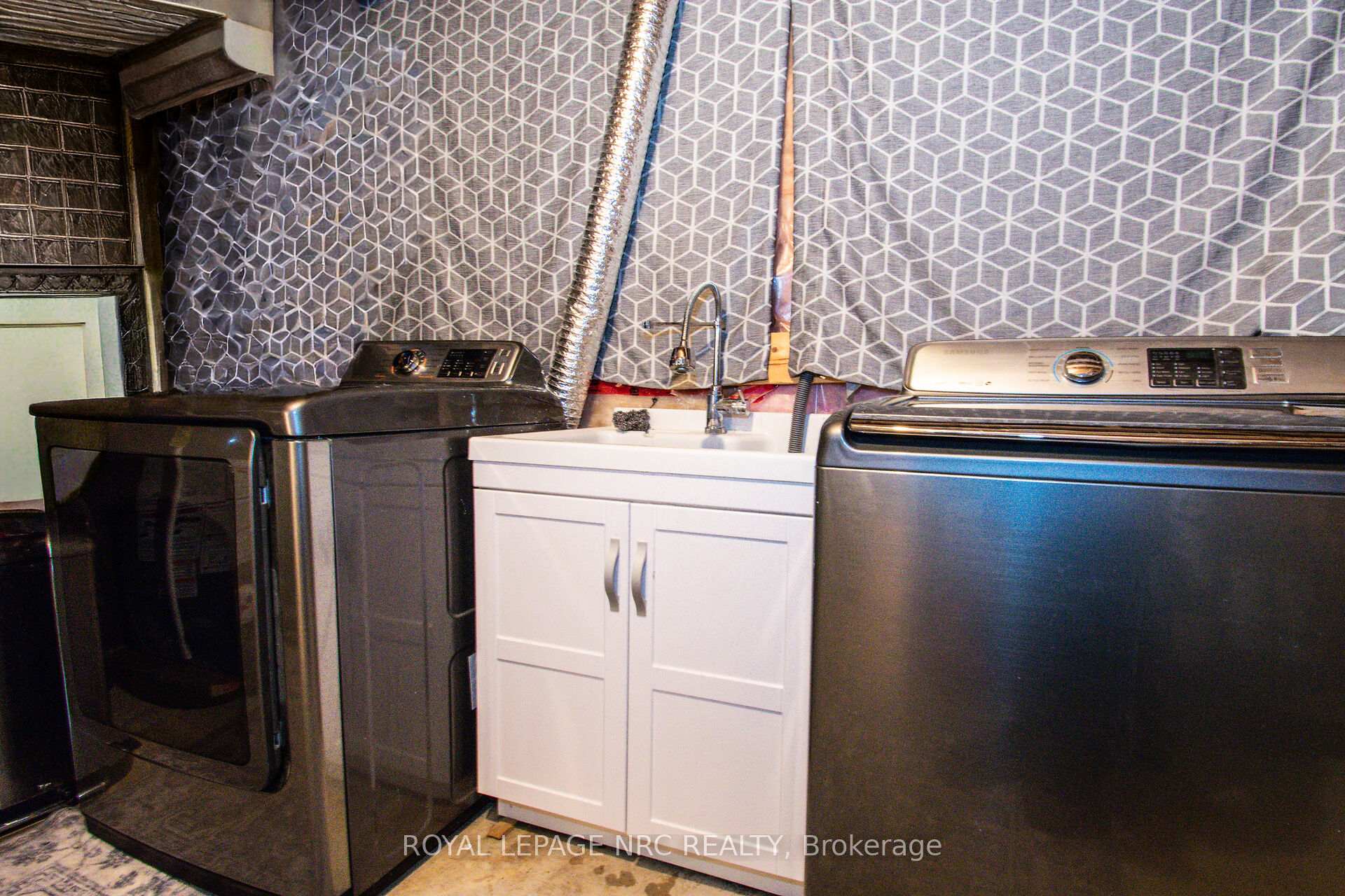 Photo 34 of 15 Arlene Street, St. Catharines, Rykert/Vansickle — HOMEH