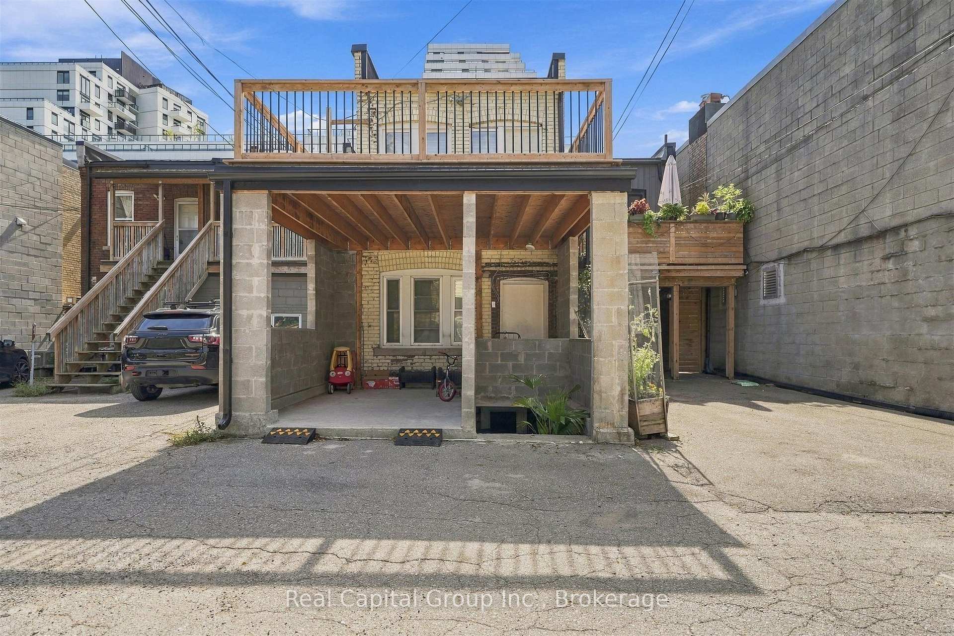 Photo 9 of 1564 Queen Street E, Toronto, Greenwood-Coxwell — HOMEH