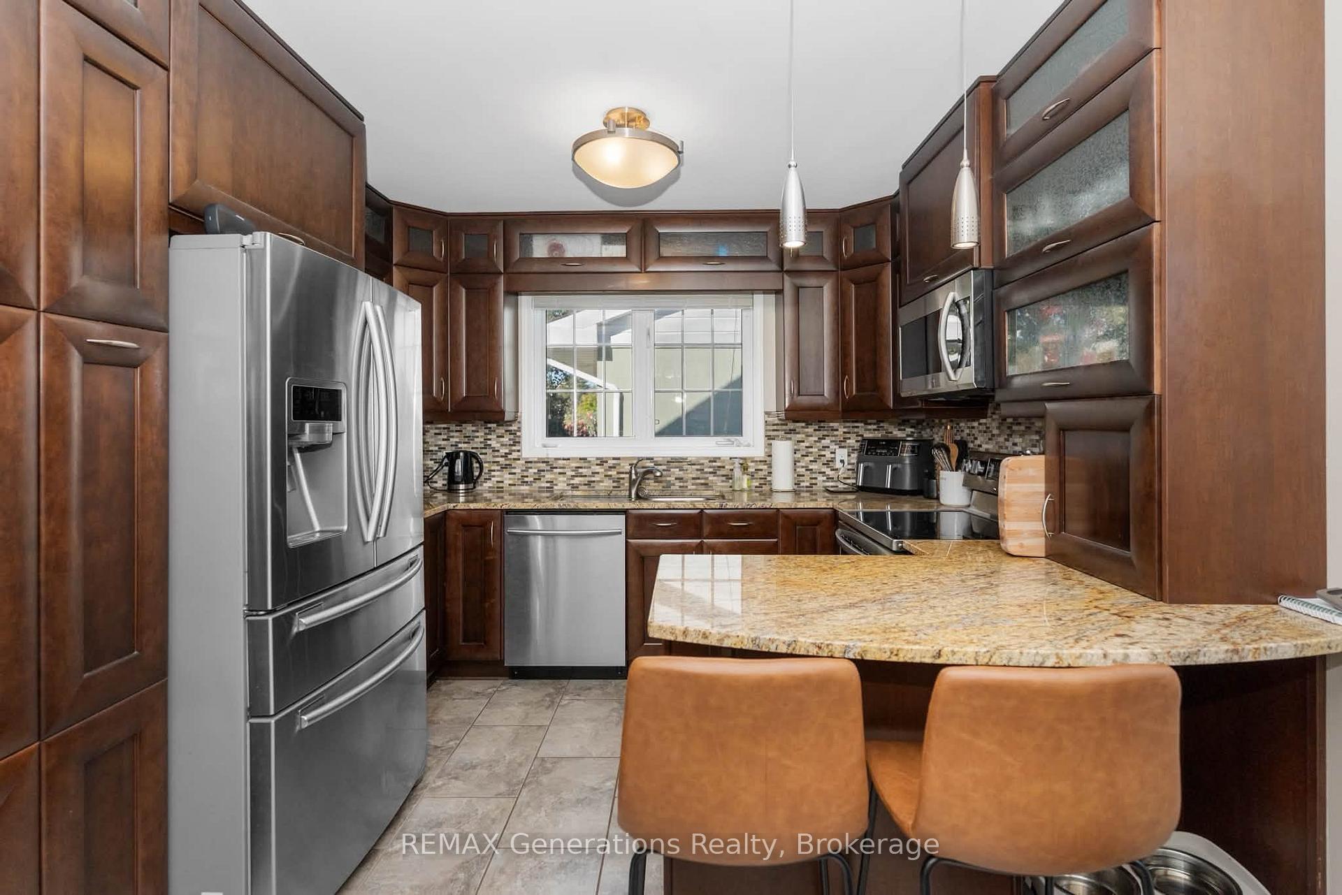 Photo 6 of 330 Montclair Street, Thunder Bay, Current River — HOMEH