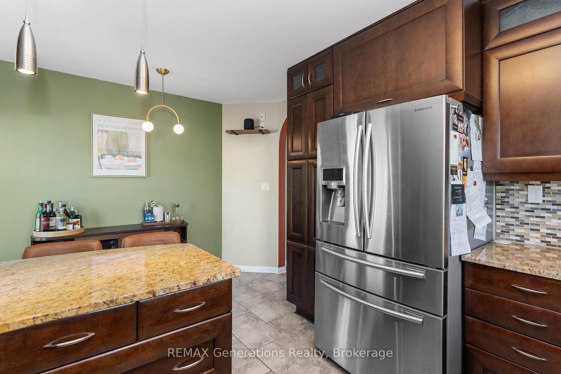 Photo 9 of 330 Montclair Street, Thunder Bay, Current River — HOMEH