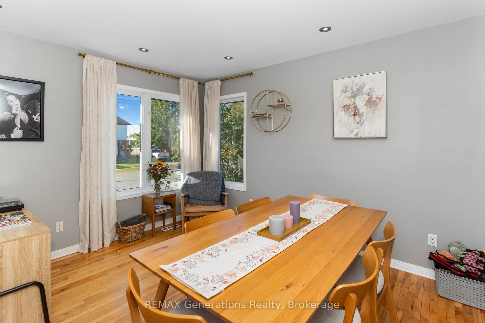 Photo 10 of 330 Montclair Street, Thunder Bay, Current River — HOMEH