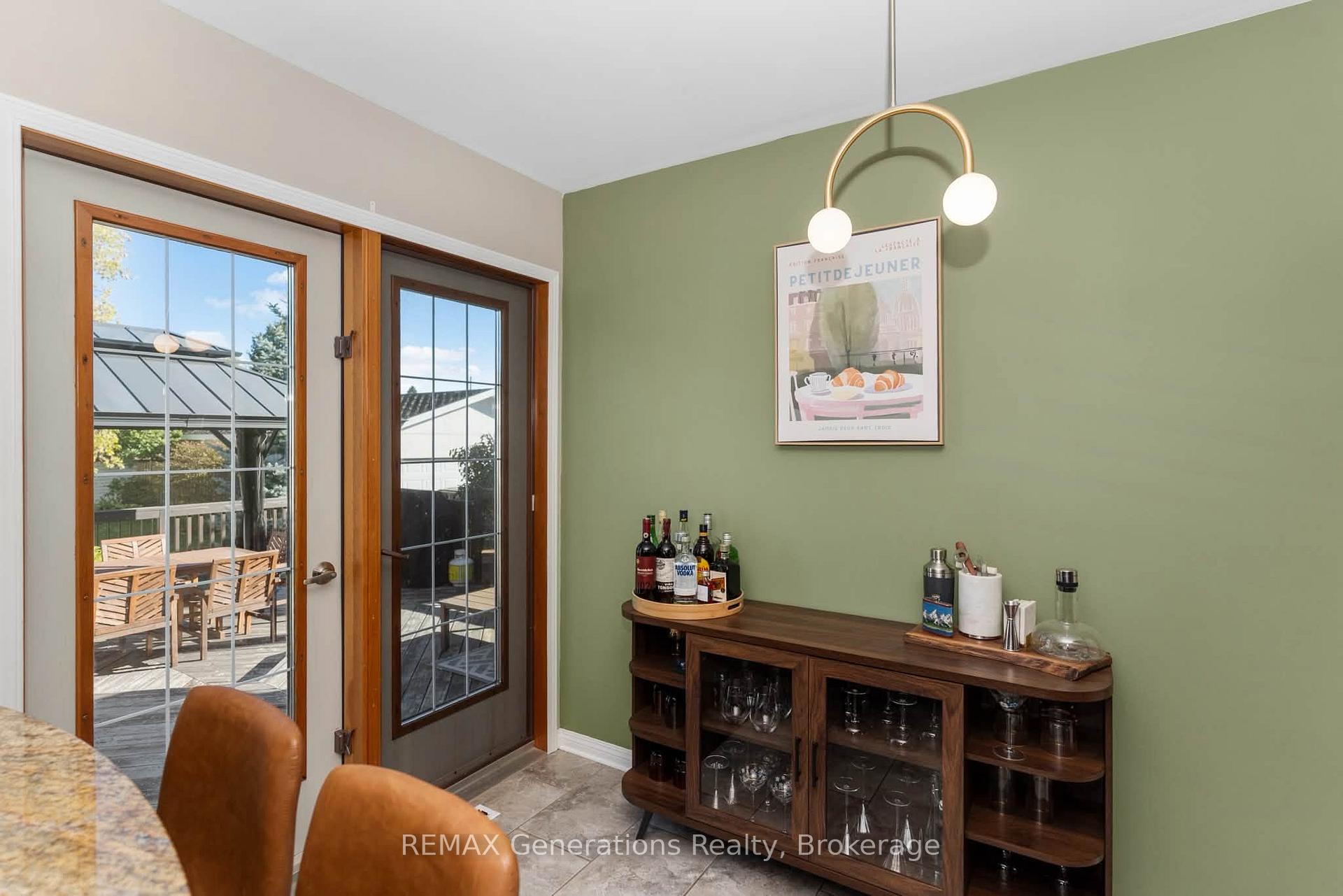 Photo 11 of 330 Montclair Street, Thunder Bay, Current River — HOMEH