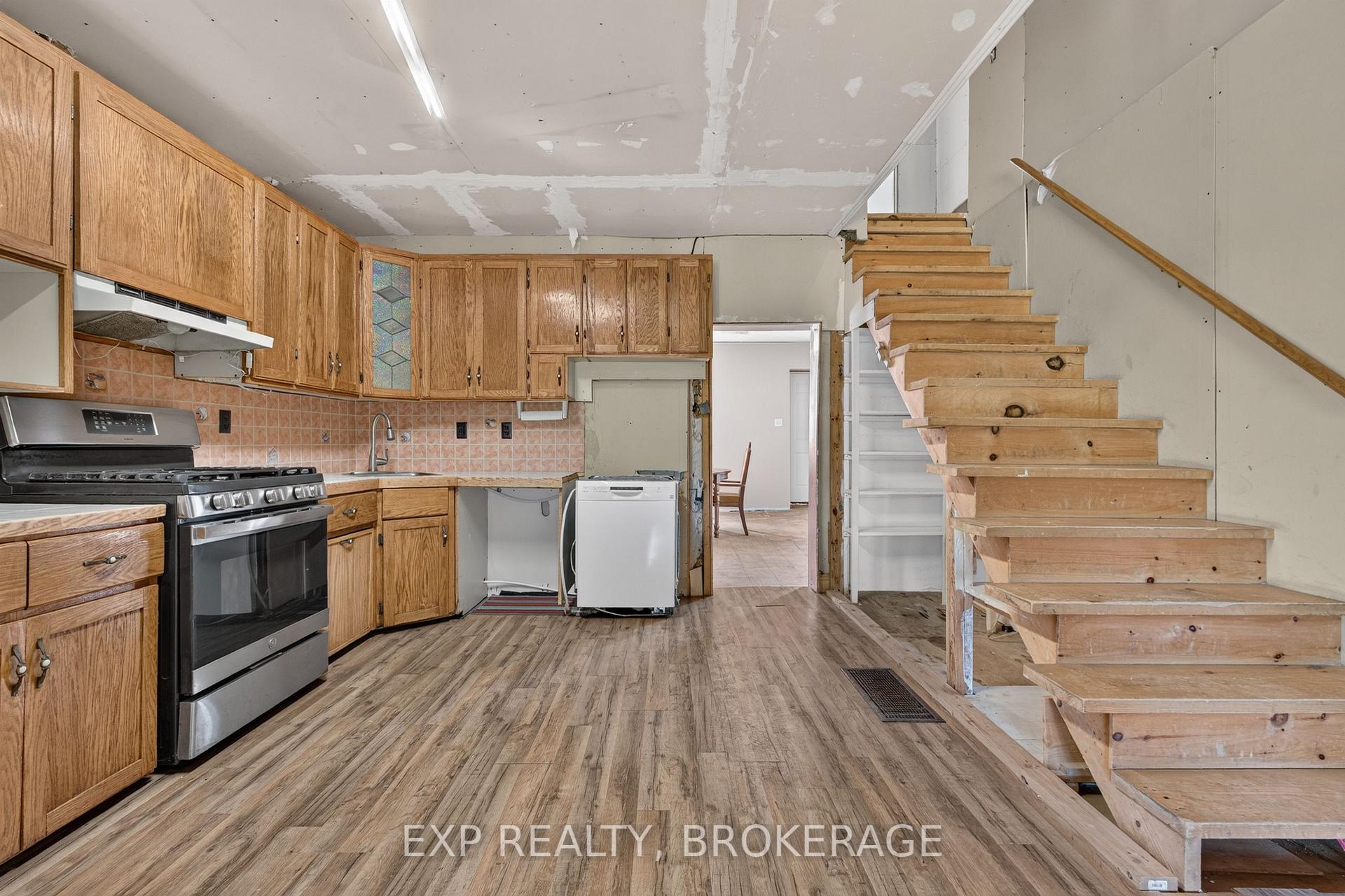 Photo 17 of 1654 County 10 Road, Prince Edward County, Athol Ward — HOMEH