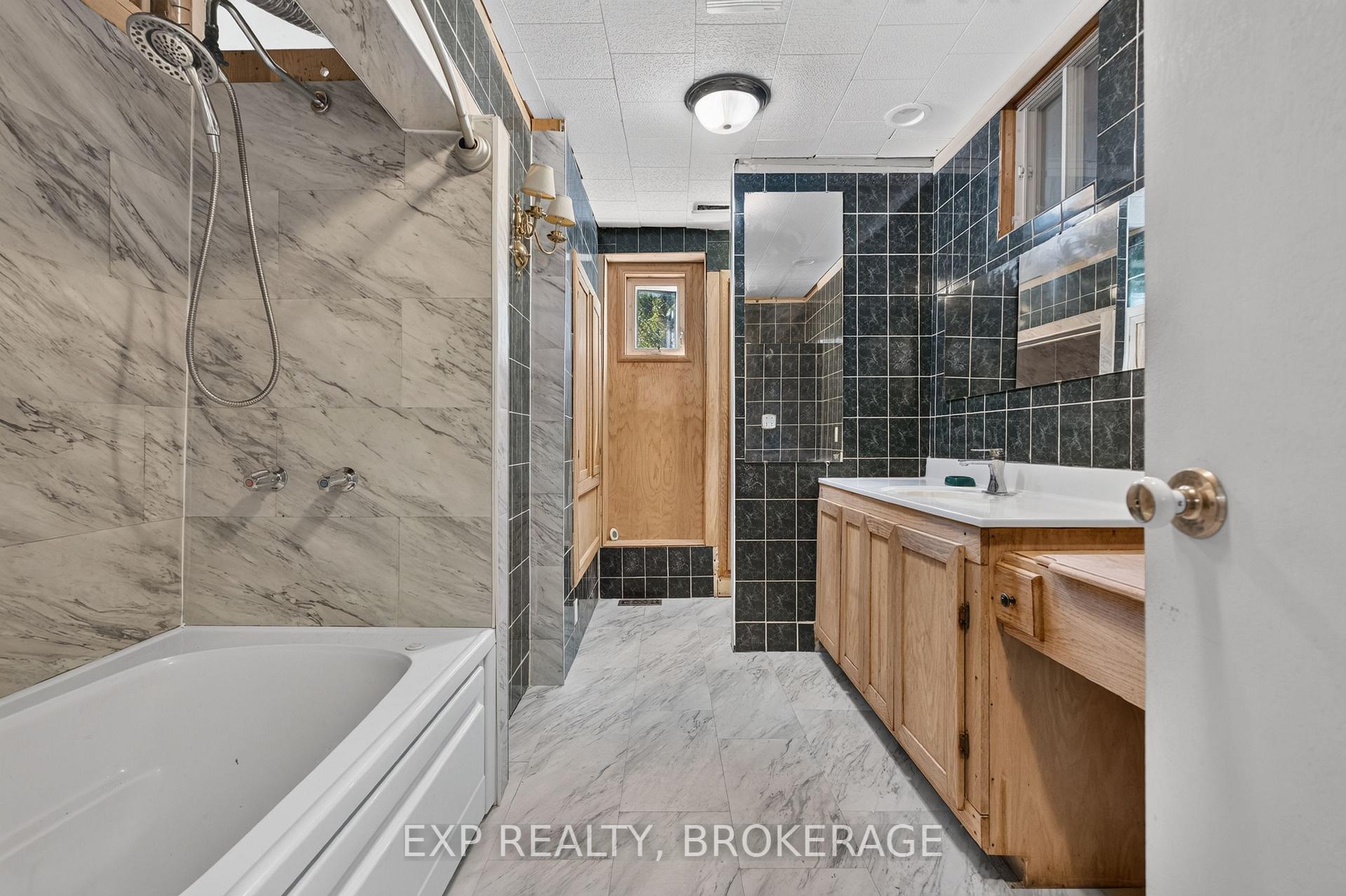 Photo 23 of 1654 County 10 Road, Prince Edward County, Athol Ward — HOMEH