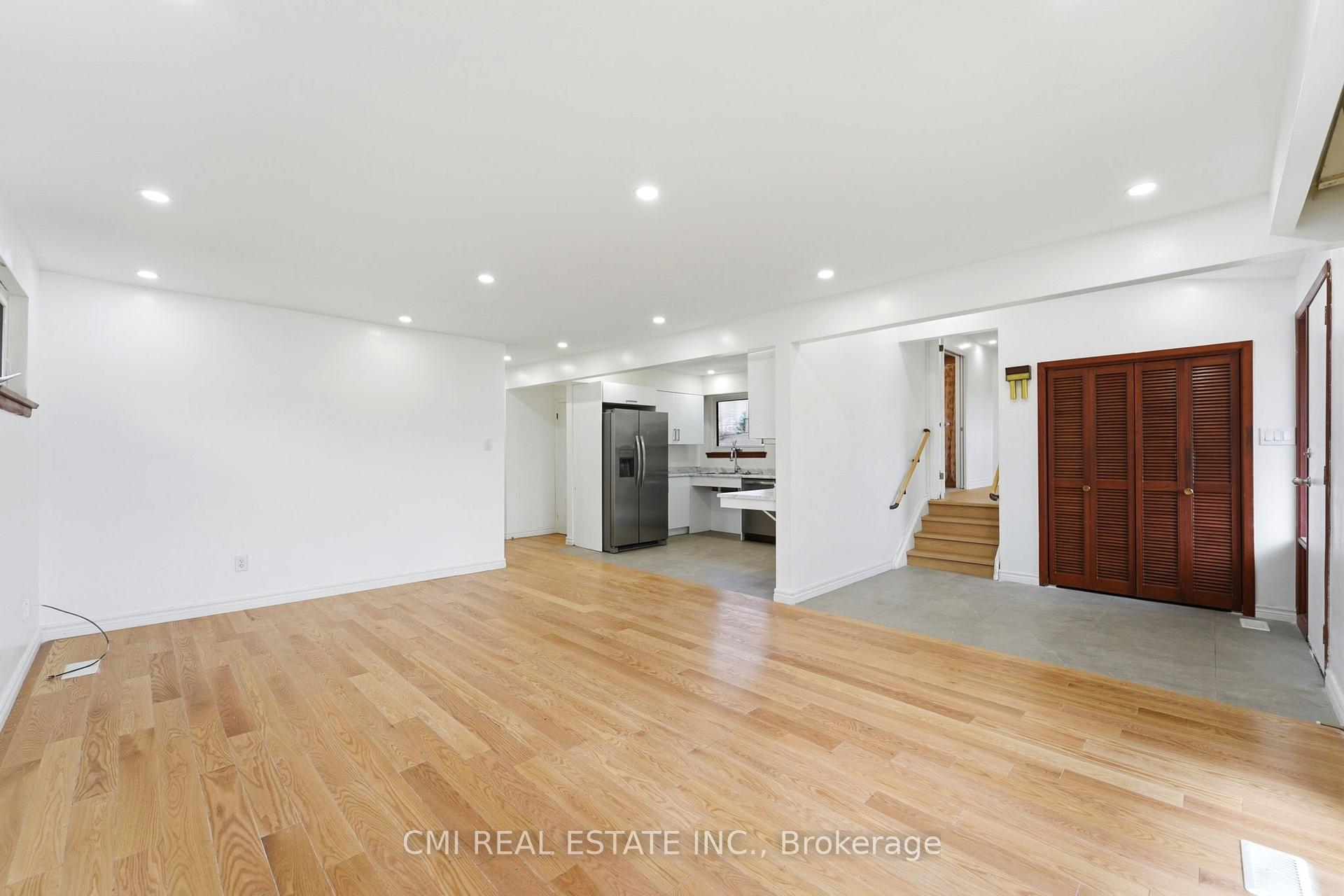 Photo 9 of 39 Earlton Road, Scarborough, Tam O'Shanter-Sullivan — HOMEH