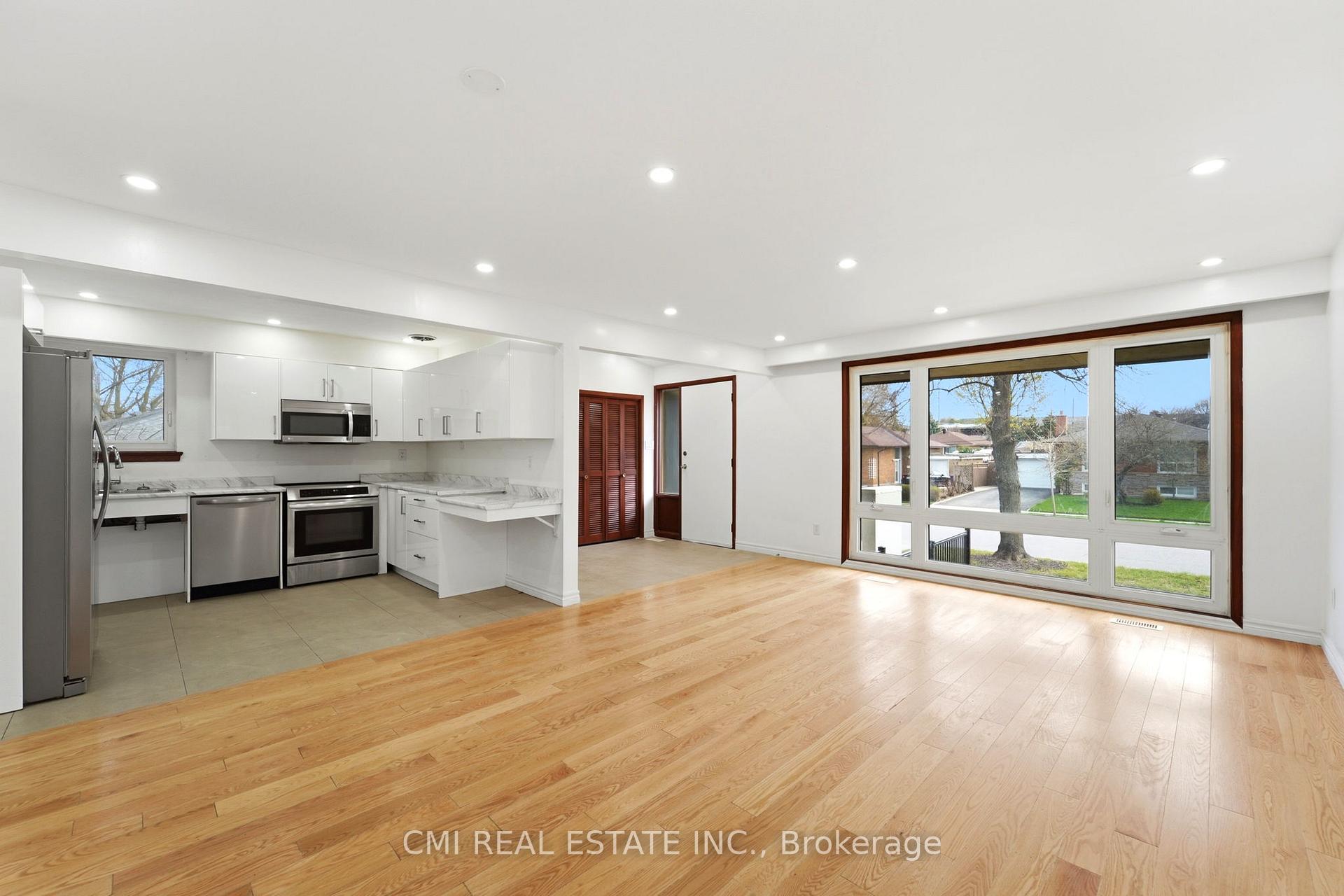 Photo 10 of 39 Earlton Road, Scarborough, Tam O'Shanter-Sullivan — HOMEH