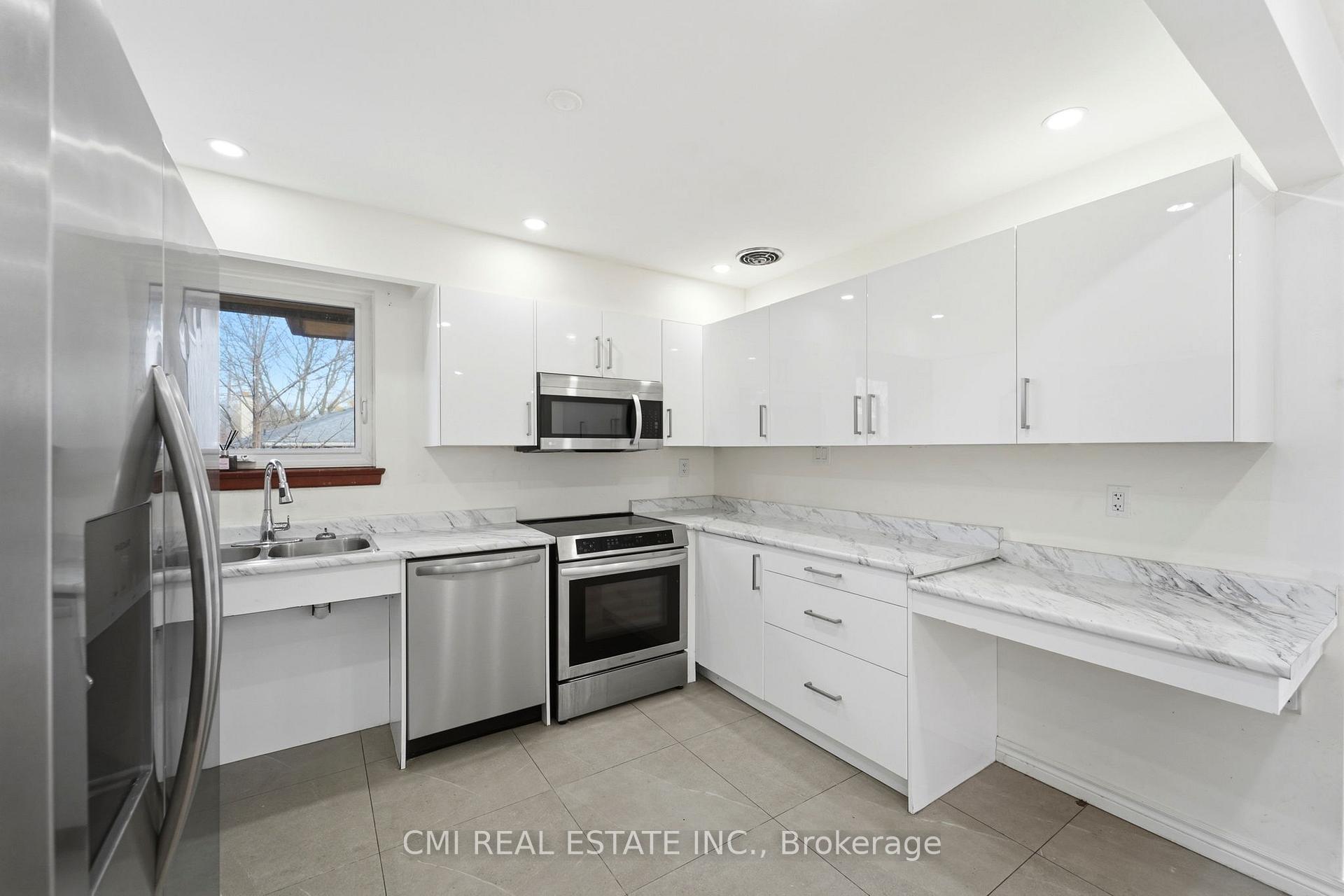 Photo 11 of 39 Earlton Road, Scarborough, Tam O'Shanter-Sullivan — HOMEH