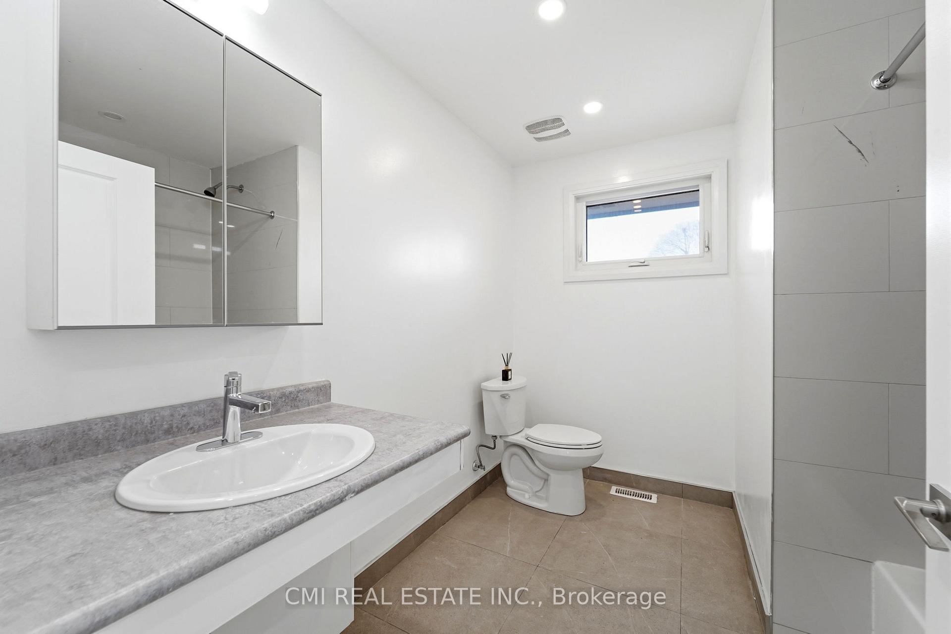 Photo 14 of 39 Earlton Road, Scarborough, Tam O'Shanter-Sullivan — HOMEH
