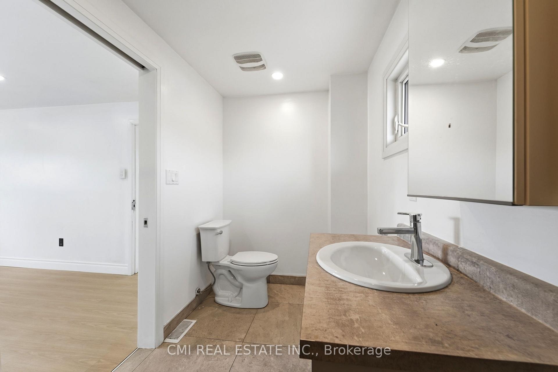 Photo 17 of 39 Earlton Road, Scarborough, Tam O'Shanter-Sullivan — HOMEH