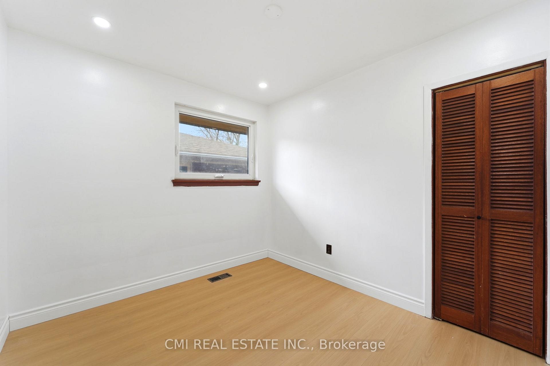 Photo 20 of 39 Earlton Road, Scarborough, Tam O'Shanter-Sullivan — HOMEH