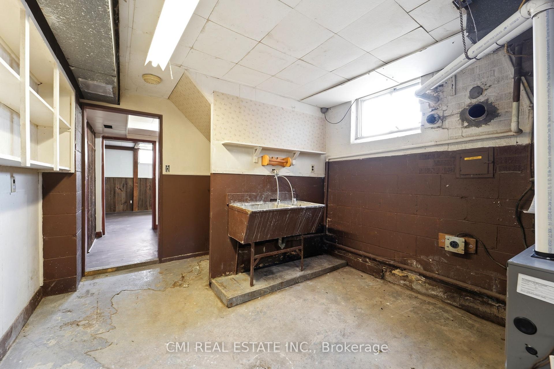 Photo 35 of 39 Earlton Road, Scarborough, Tam O'Shanter-Sullivan — HOMEH