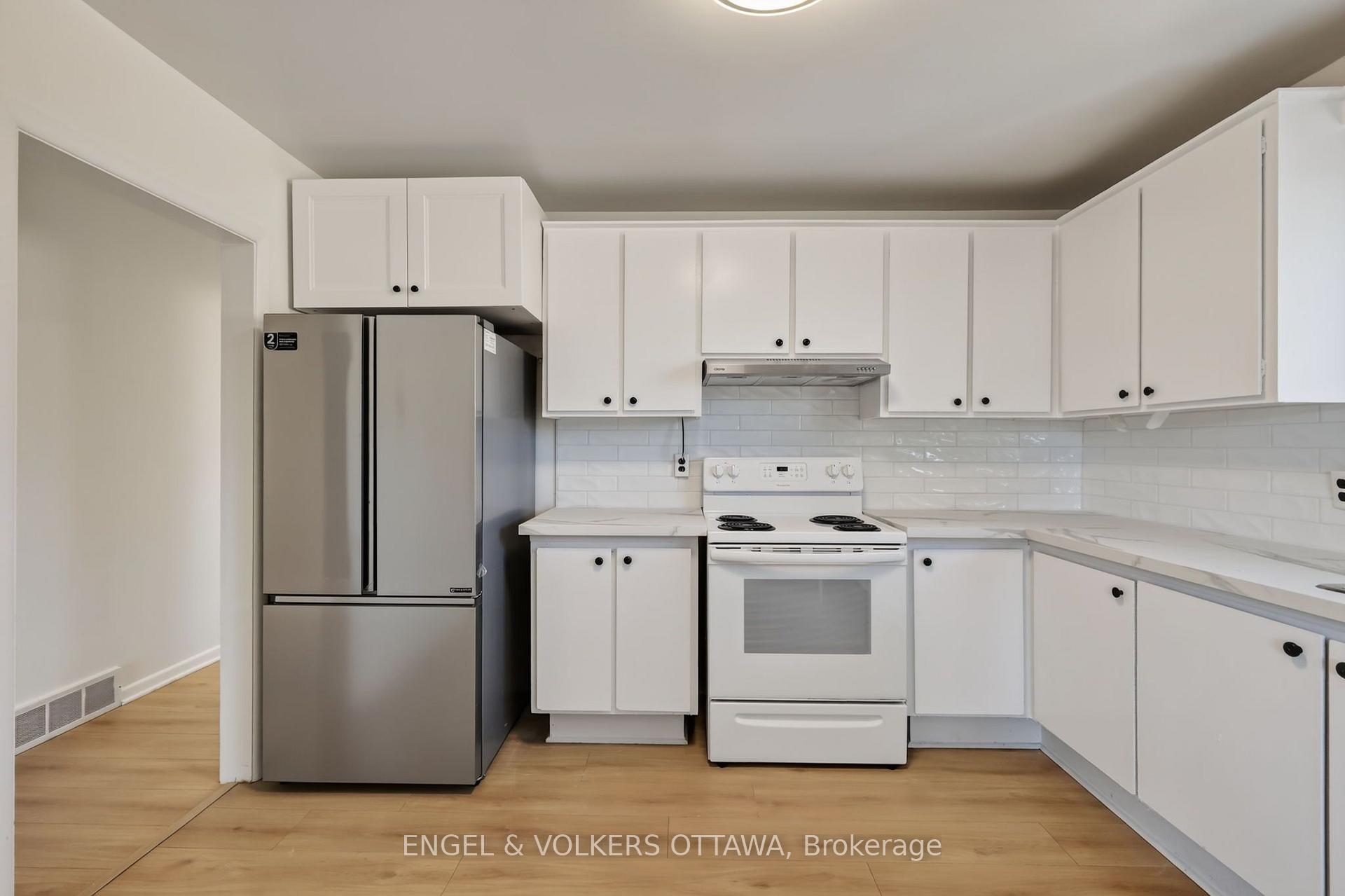 Photo 4 of Unit B, 1132 Clyde Avenue, Ottawa, Copeland Park — HOMEH