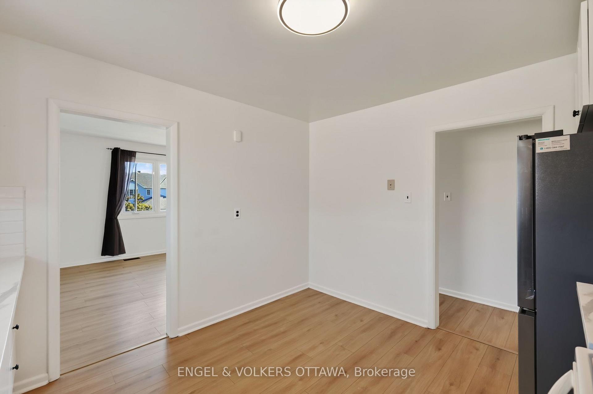 Photo 5 of Unit B, 1132 Clyde Avenue, Ottawa, Copeland Park — HOMEH