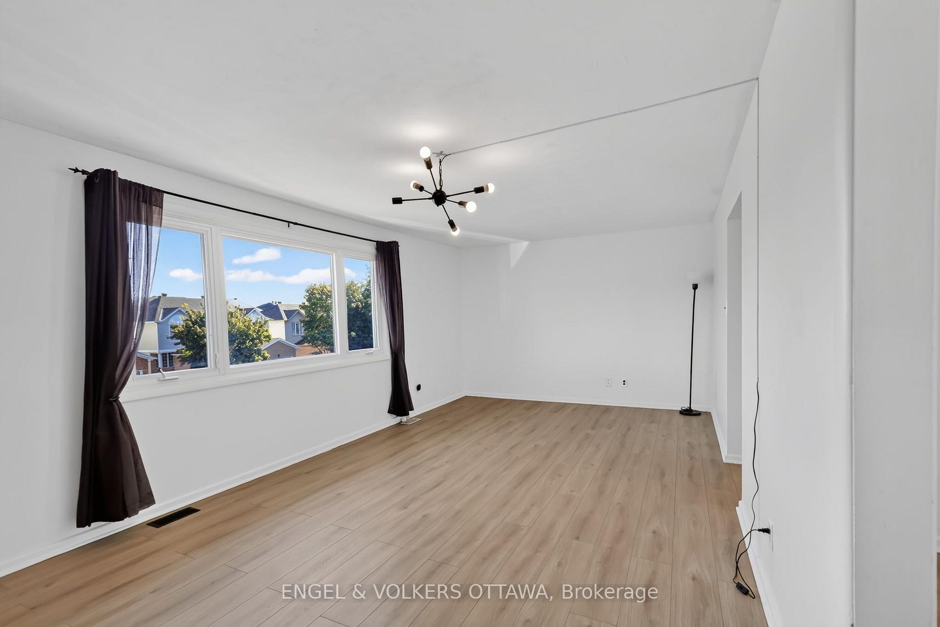 Photo 6 of Unit B, 1132 Clyde Avenue, Ottawa, Copeland Park — HOMEH
