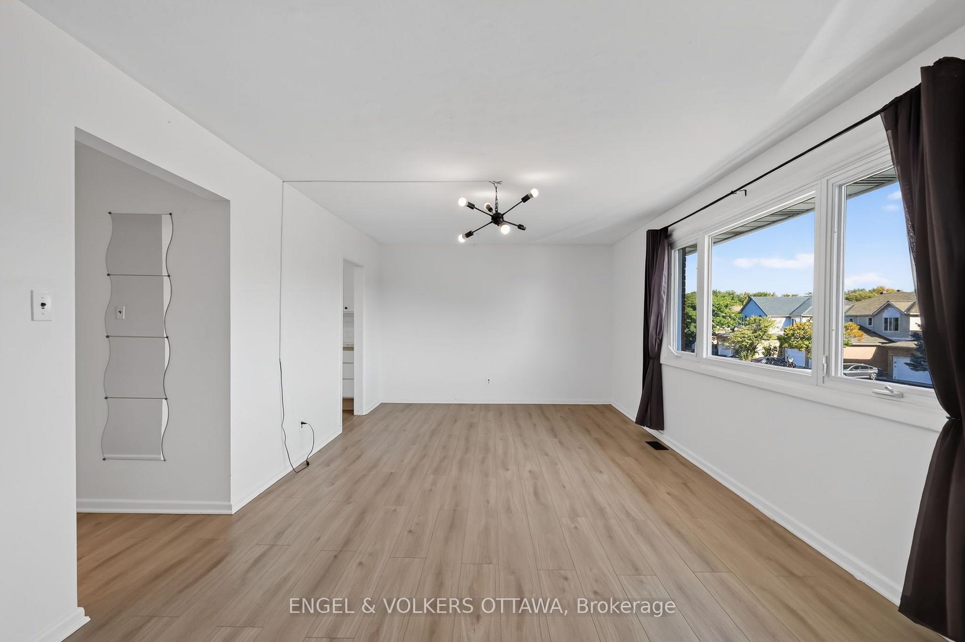 Photo 7 of Unit B, 1132 Clyde Avenue, Ottawa, Copeland Park — HOMEH
