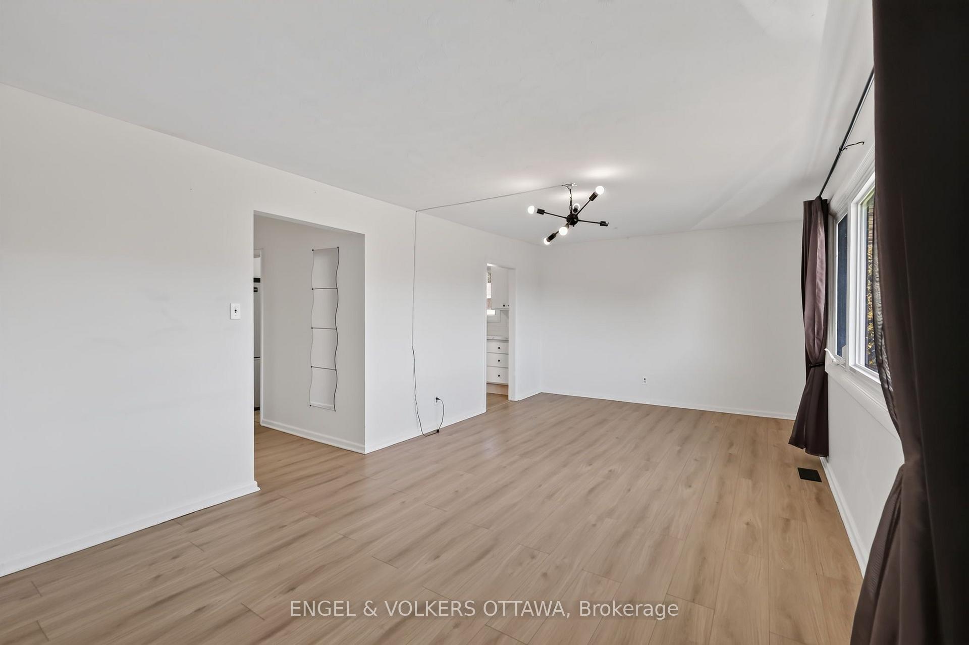 Photo 8 of Unit B, 1132 Clyde Avenue, Ottawa, Copeland Park — HOMEH