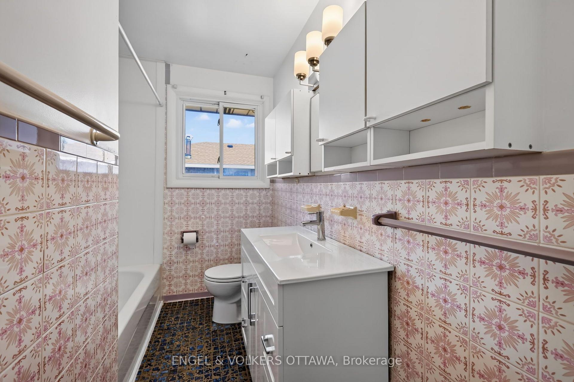Photo 13 of Unit B, 1132 Clyde Avenue, Ottawa, Copeland Park — HOMEH