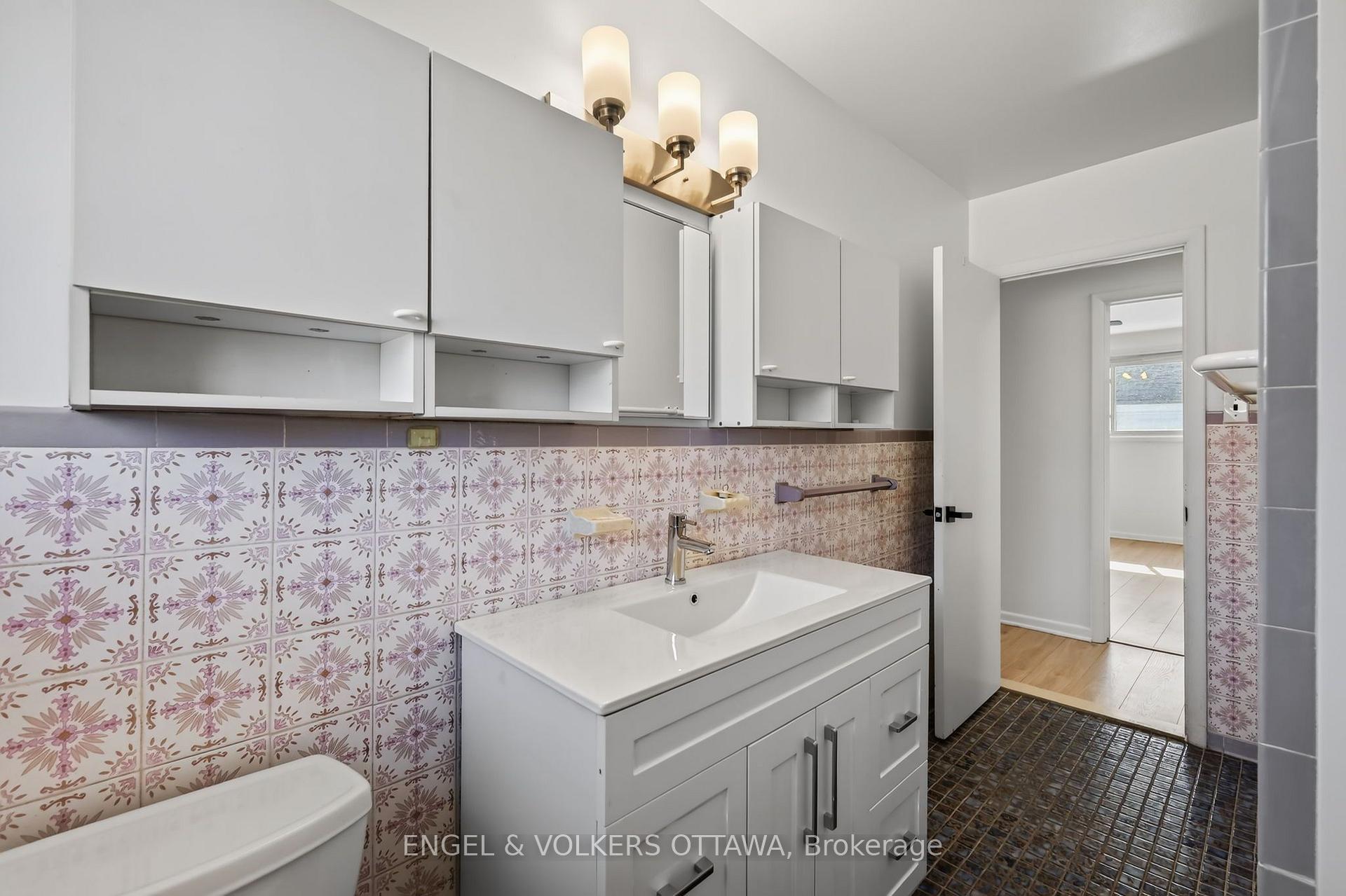 Photo 14 of Unit B, 1132 Clyde Avenue, Ottawa, Copeland Park — HOMEH