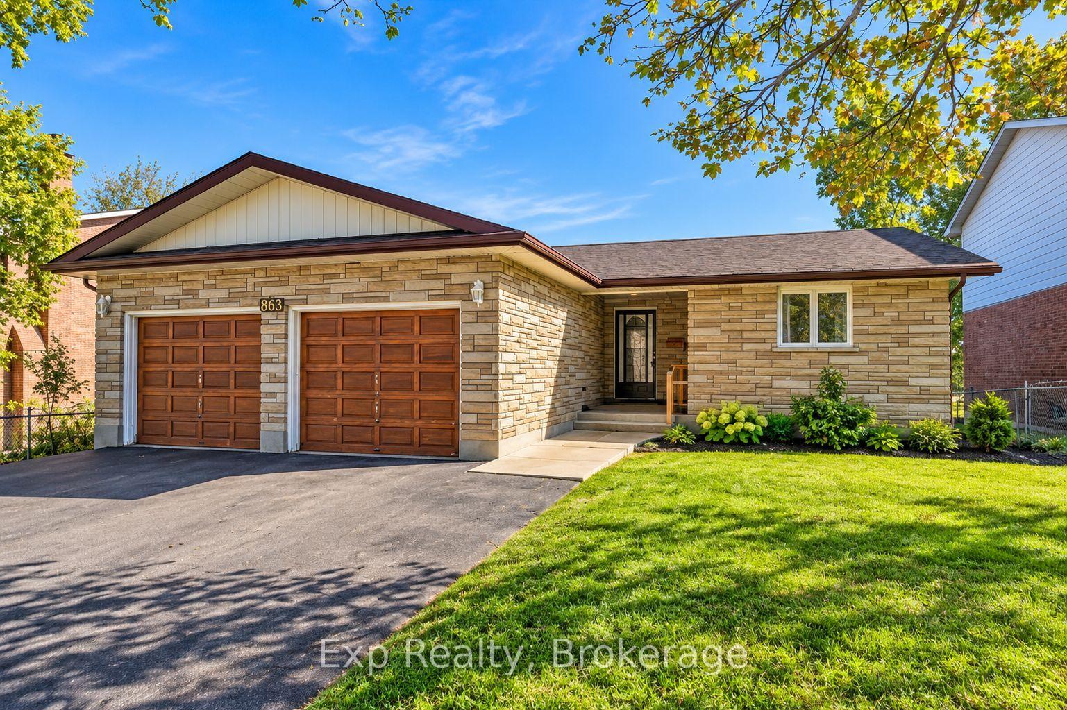 Photo 2 of 863 Wedgewood Court, Peterborough, Monaghan Ward 2 — HOMEH