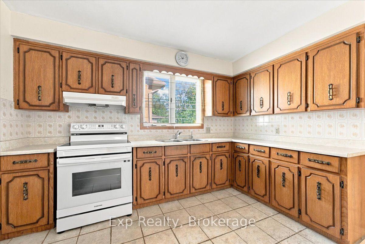 Photo 10 of 863 Wedgewood Court, Peterborough, Monaghan Ward 2 — HOMEH