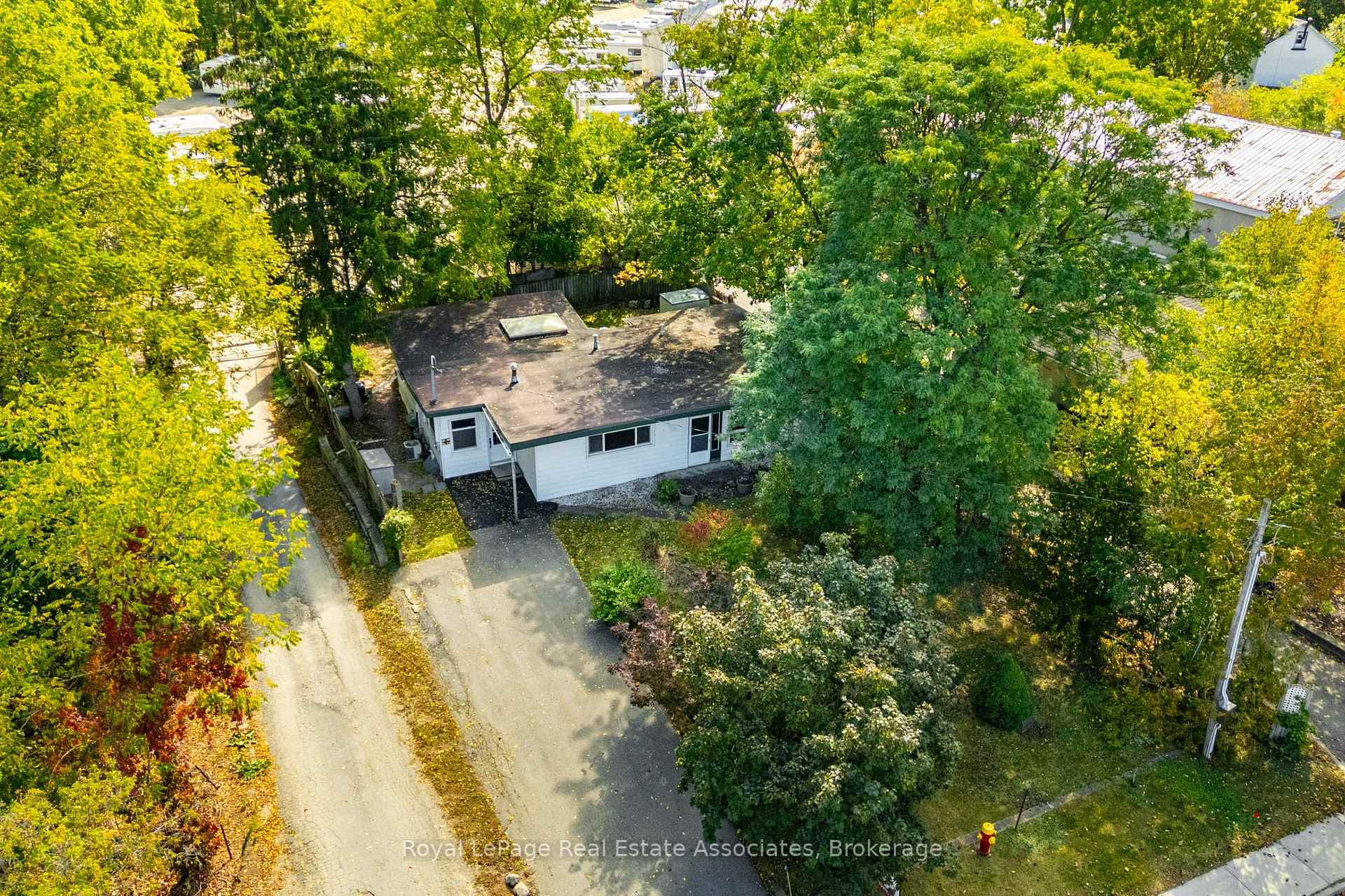 Photo 2 of 20 Adamson Street N, Halton Hills, Rural Halton Hills — HOMEH
